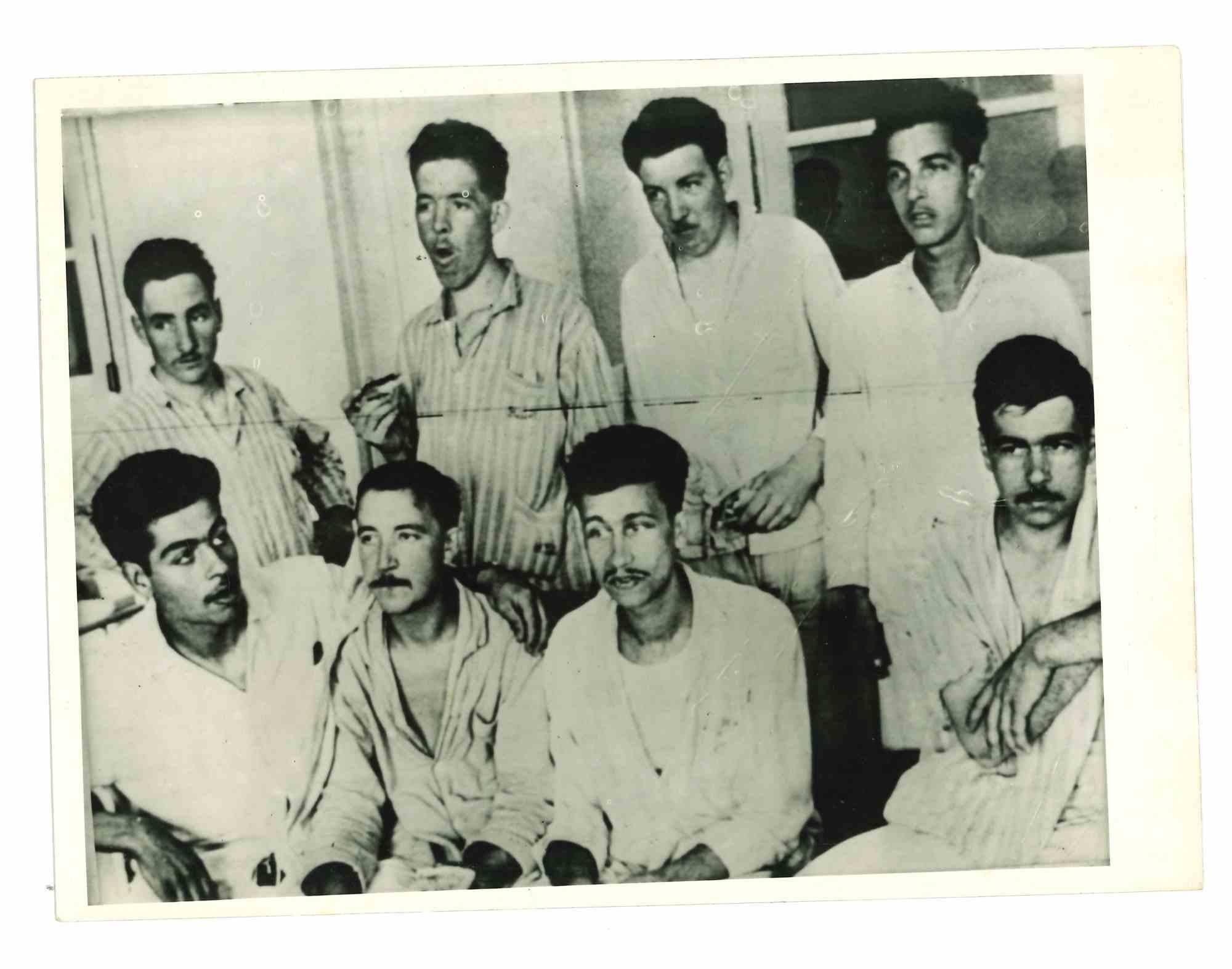 Unknown Figurative Photograph - War in Algeria - Historical Photo - 1960s