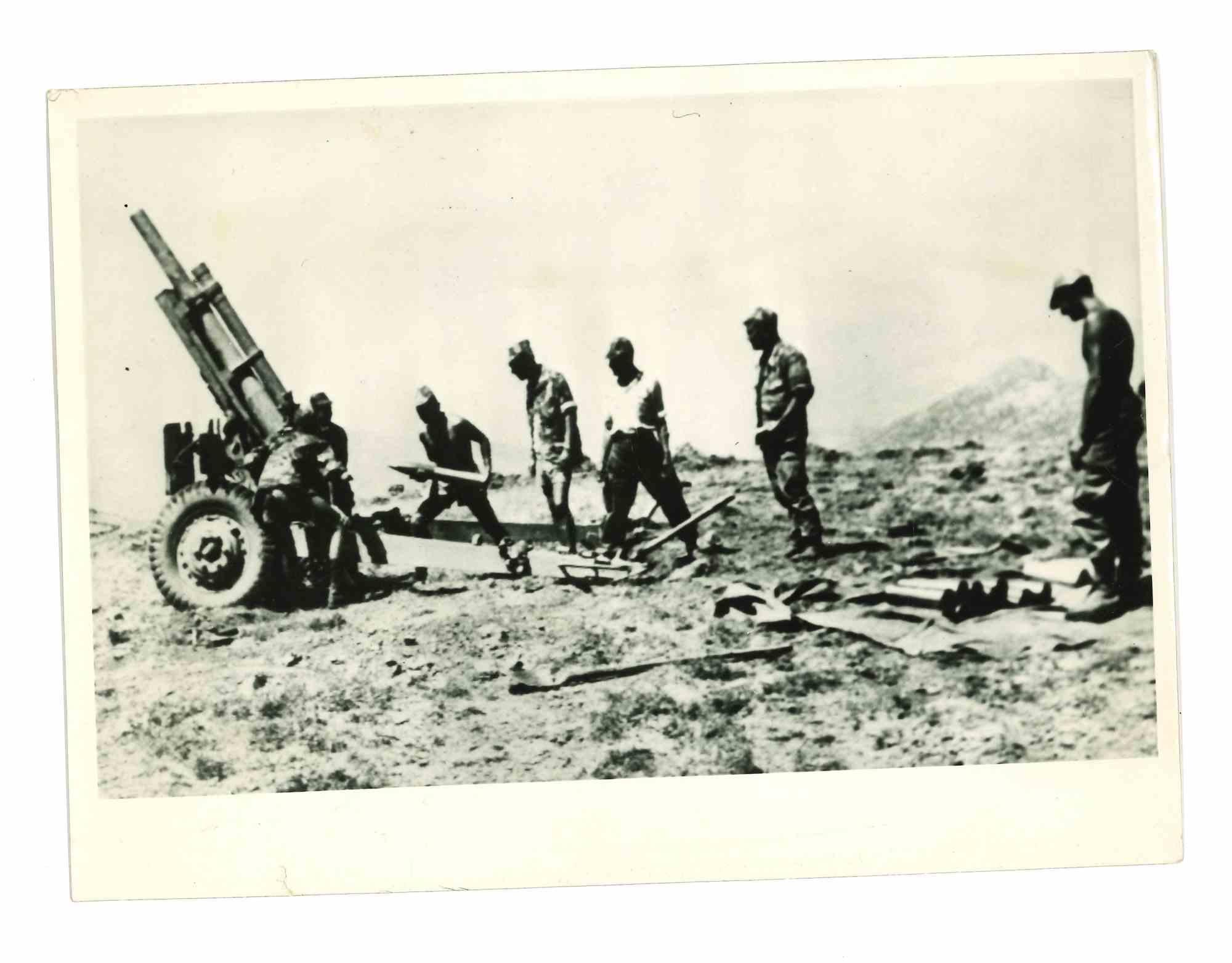 Unknown Figurative Photograph - War in Algeria - Historical Photo - 1960s