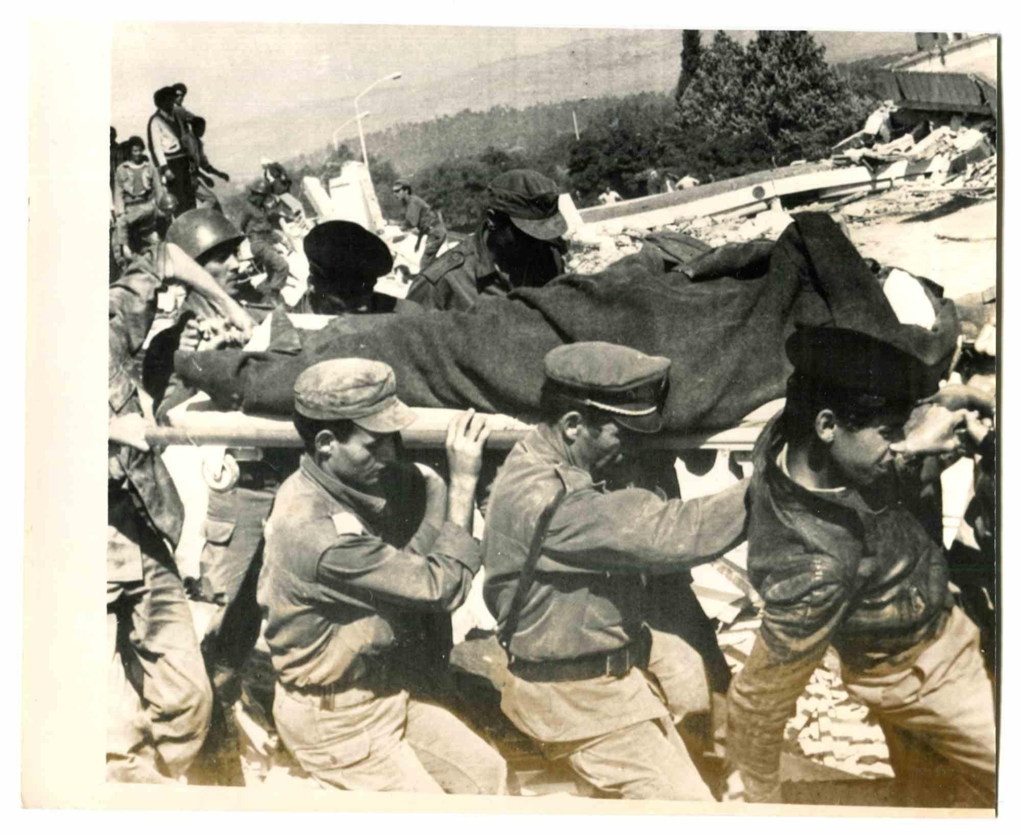 Figurative Photograph di Unknown - Guerra in Algeria - Foto d'epoca - Anni '60
