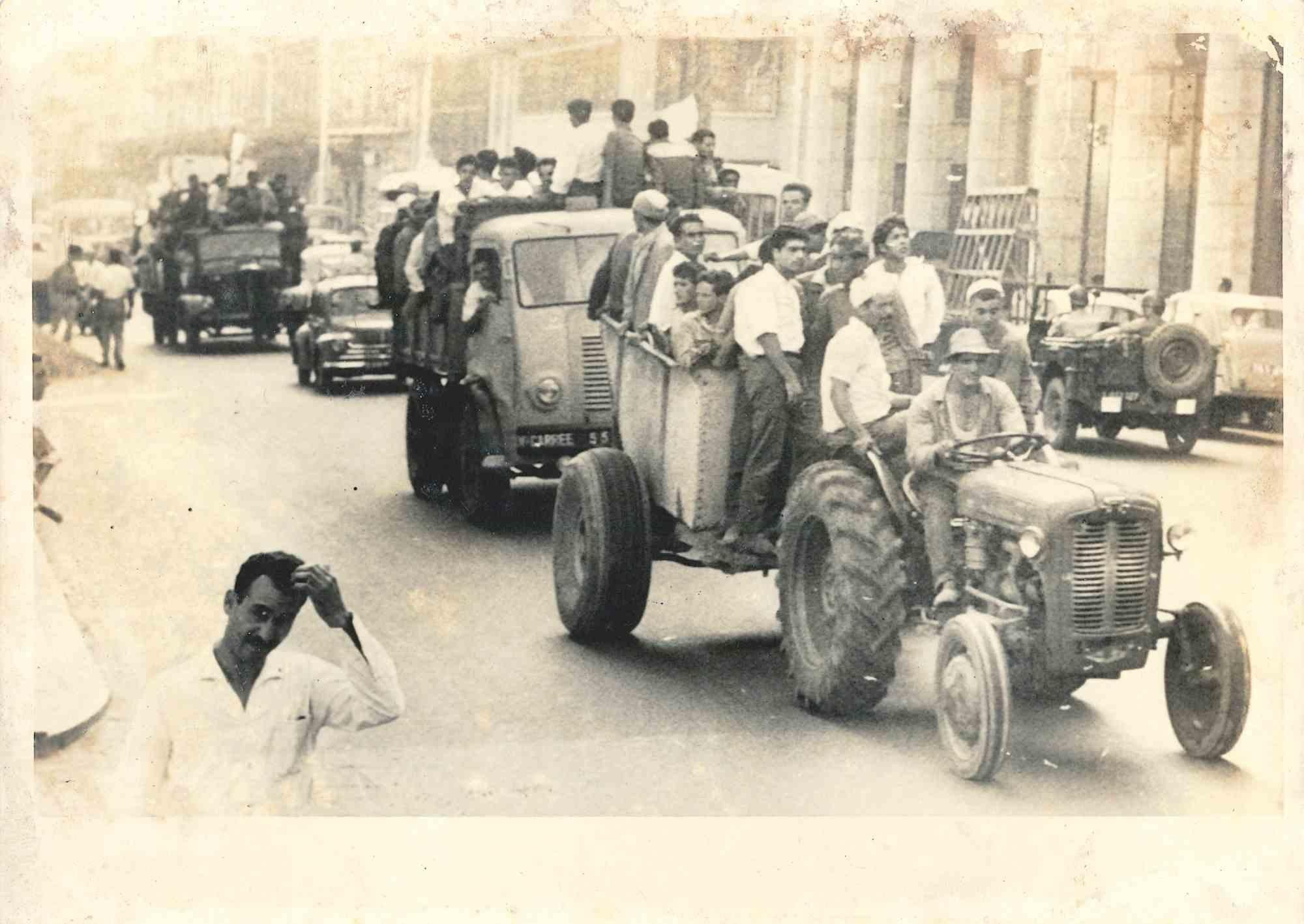 Figurative Photograph de Unknown - Guerra en Argelia - Foto de época - Años 60
