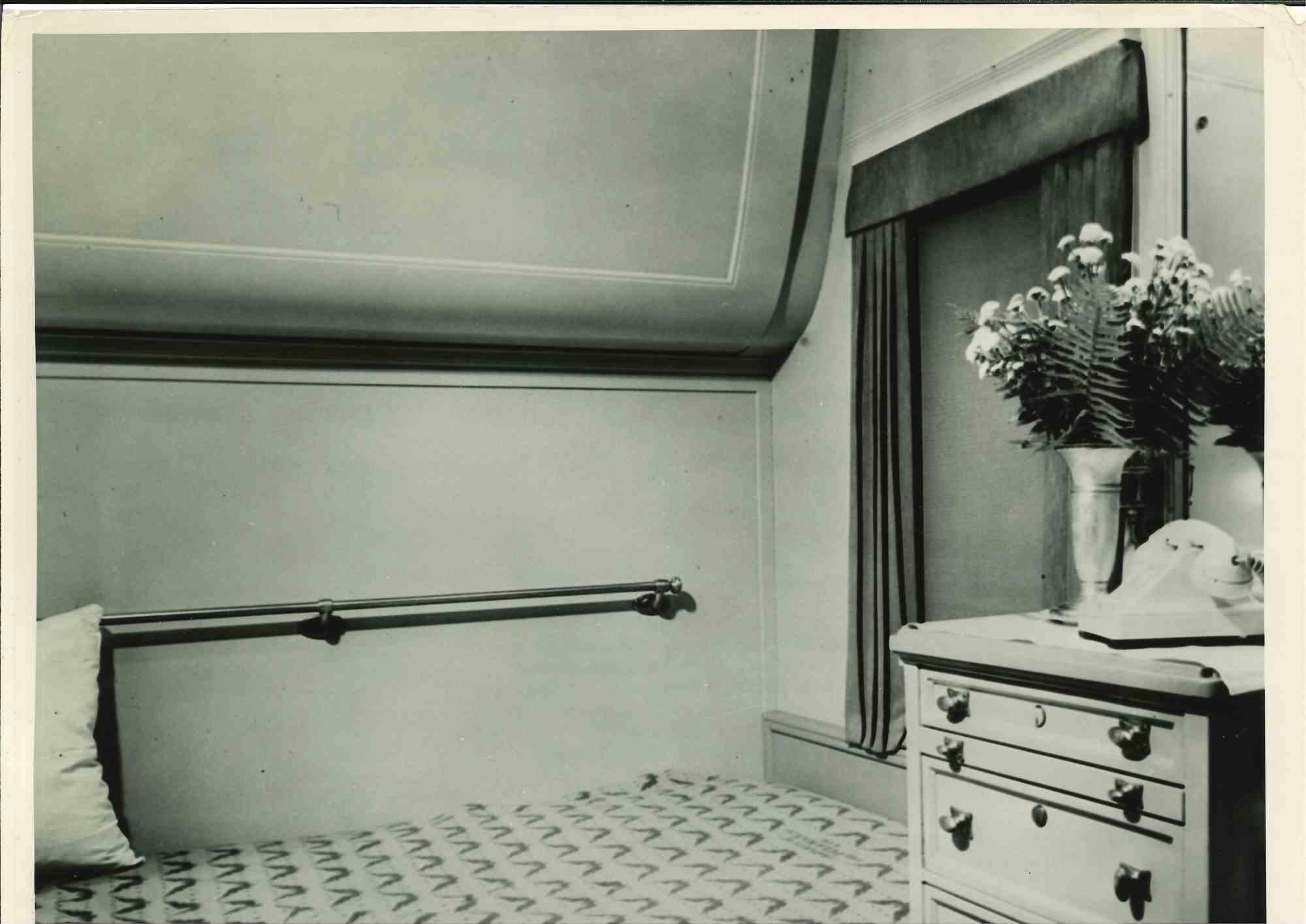 Unknown Figurative Photograph - White House on wheels  - Vintage Photograph - Mid 20th Century