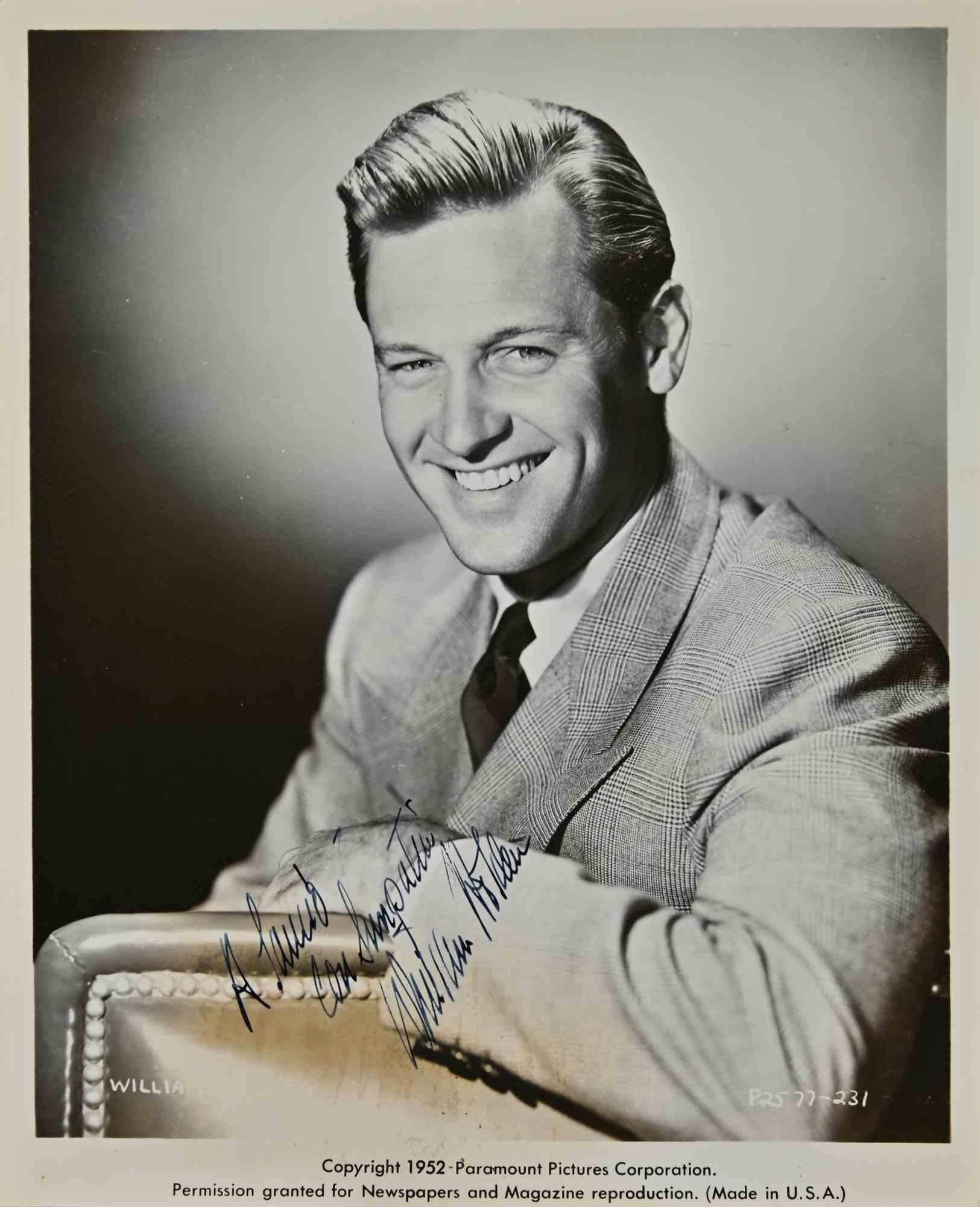 Figurative Photograph Unknown - William Holden - Photographie vintage, 1952