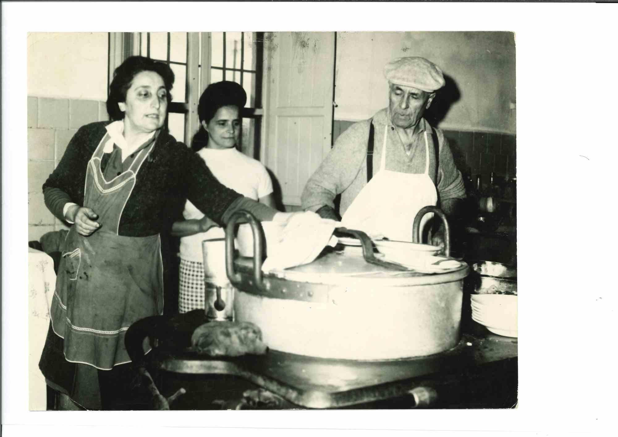 Unknown Figurative Photograph - Women Movement and Rights - Historical Photo -1960s