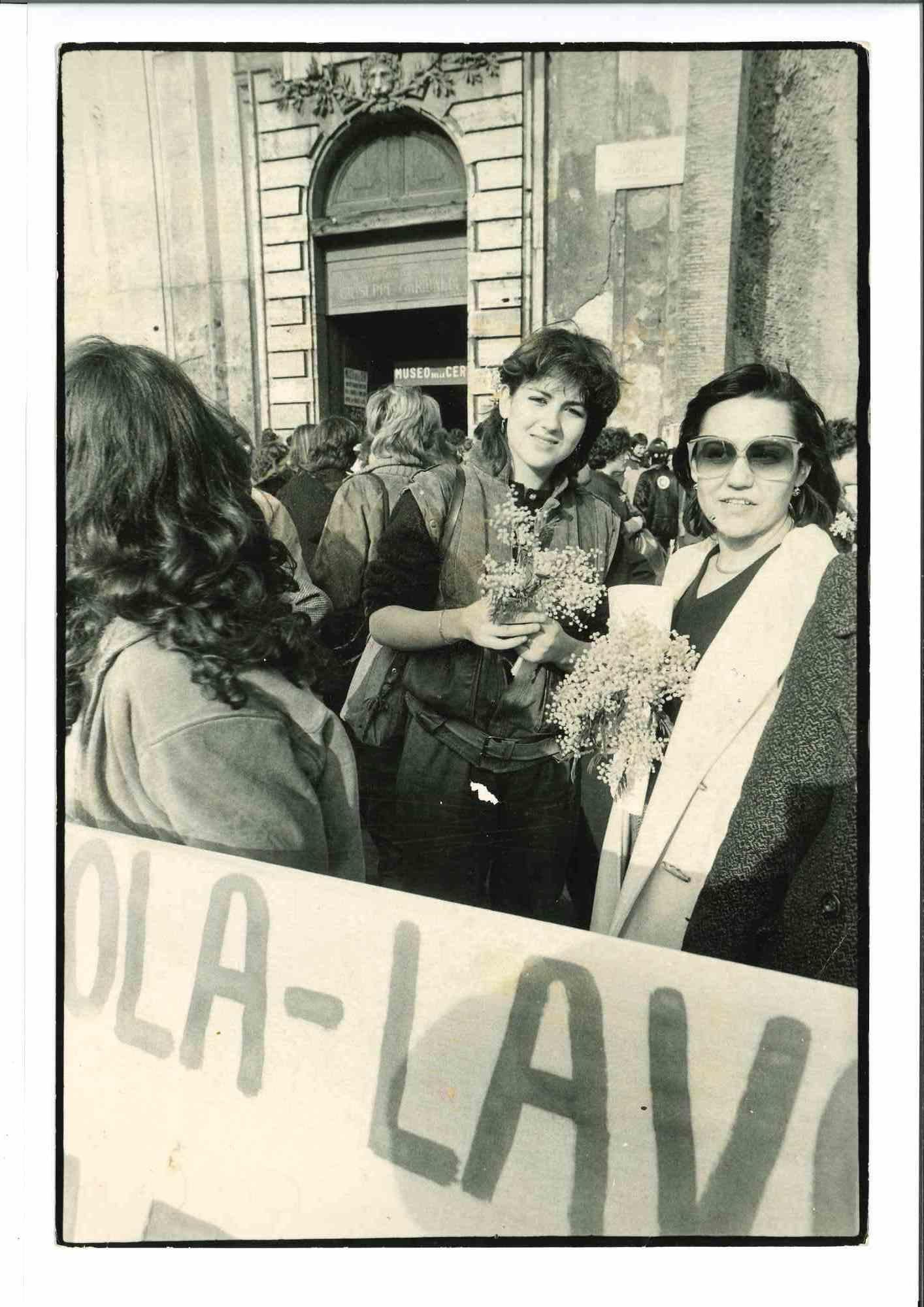Unknown Figurative Photograph - Women's Rights Movement - Historical Photo -1970s