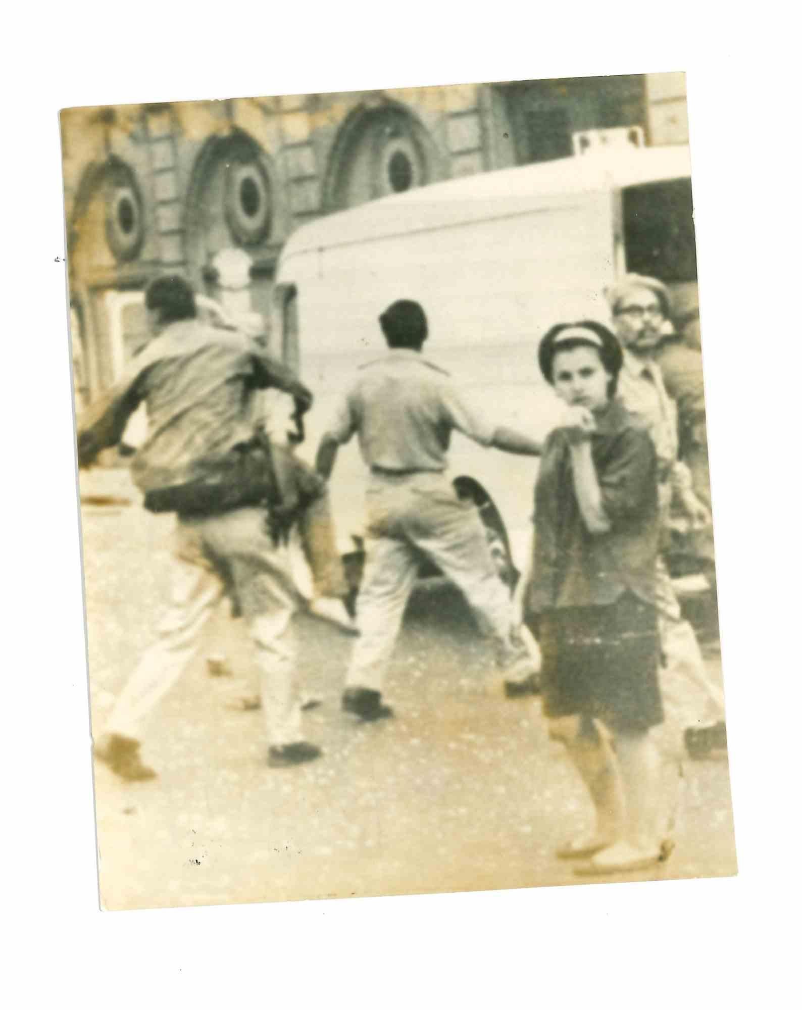 Unknown Figurative Photograph - Wounded Soldier in Algeria - Historical Photo  - 1962