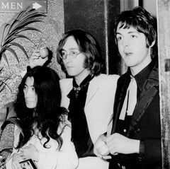Yoko Ono , John Lennon, and Paul McCartney in London Globe Photos Fine Art Print