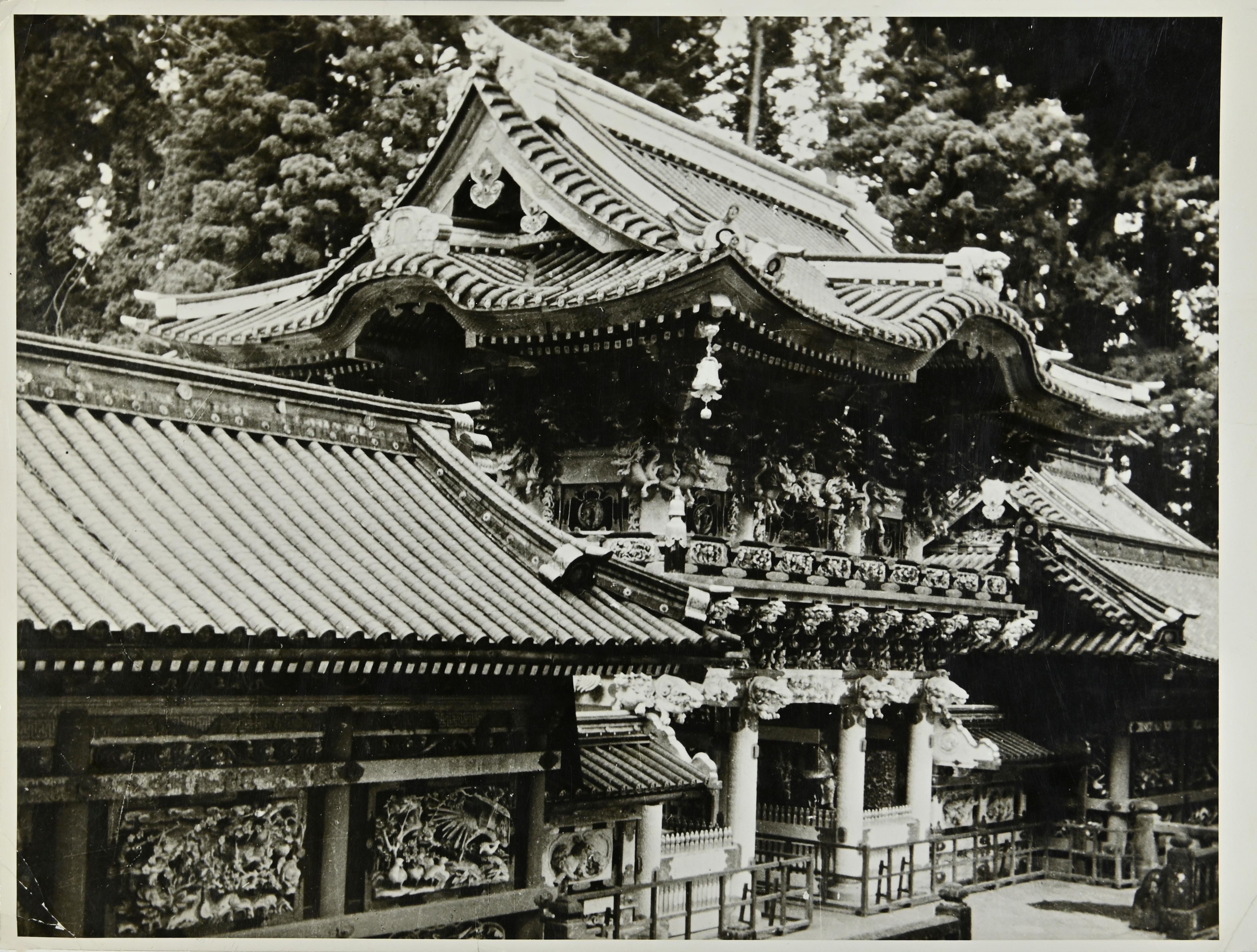Unknown Figurative Photograph – Yomeimon Gate – Japan – Vintage-Foto – Mitte des 20. Jahrhunderts