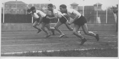 Les jeunes garçons s'entraînent à la course pendant le Fascisme en Italie - Photo B/w, 1934 environ