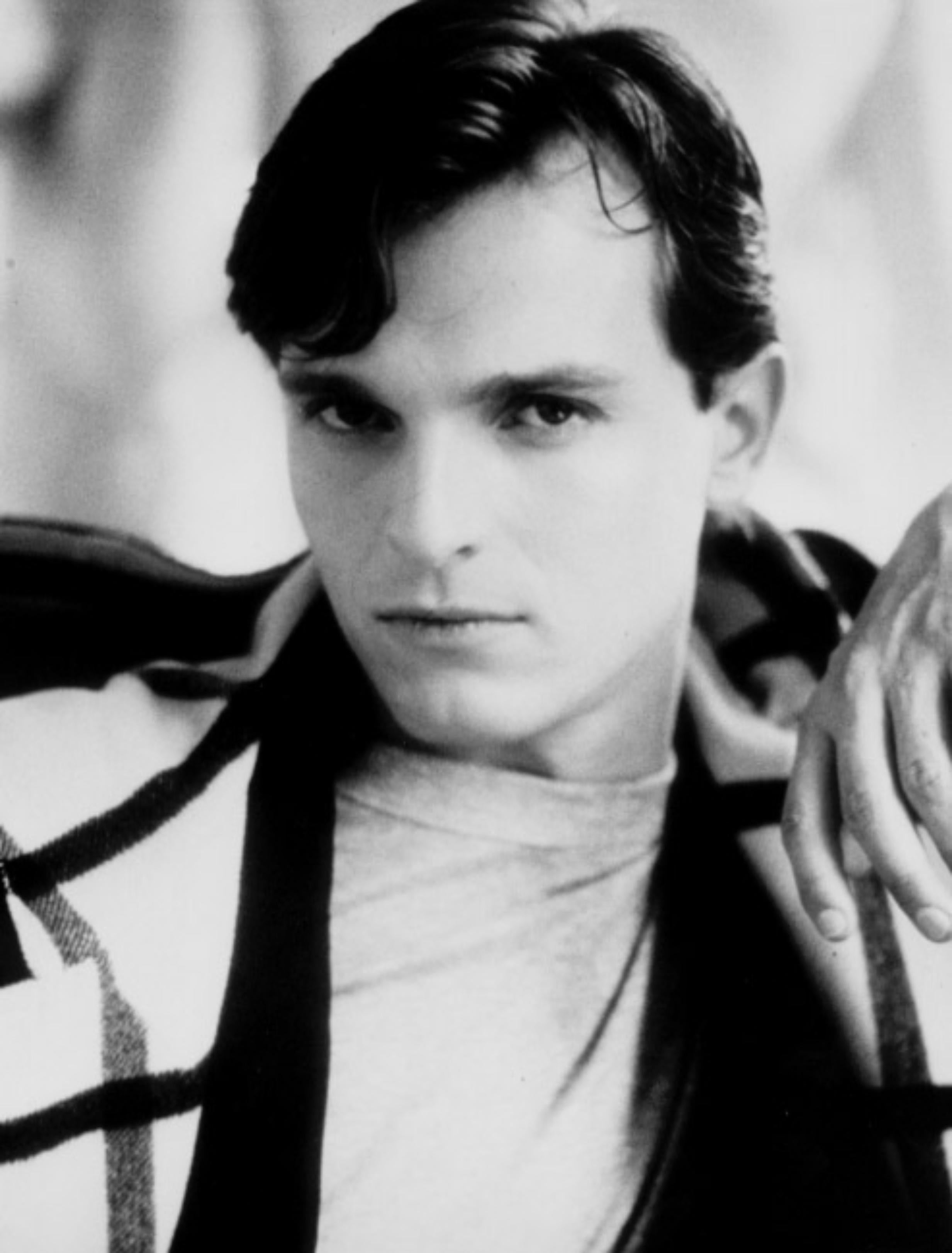 Portrait Photograph Unknown - Jeune Miguel Bos  Photo vintage des années 1980