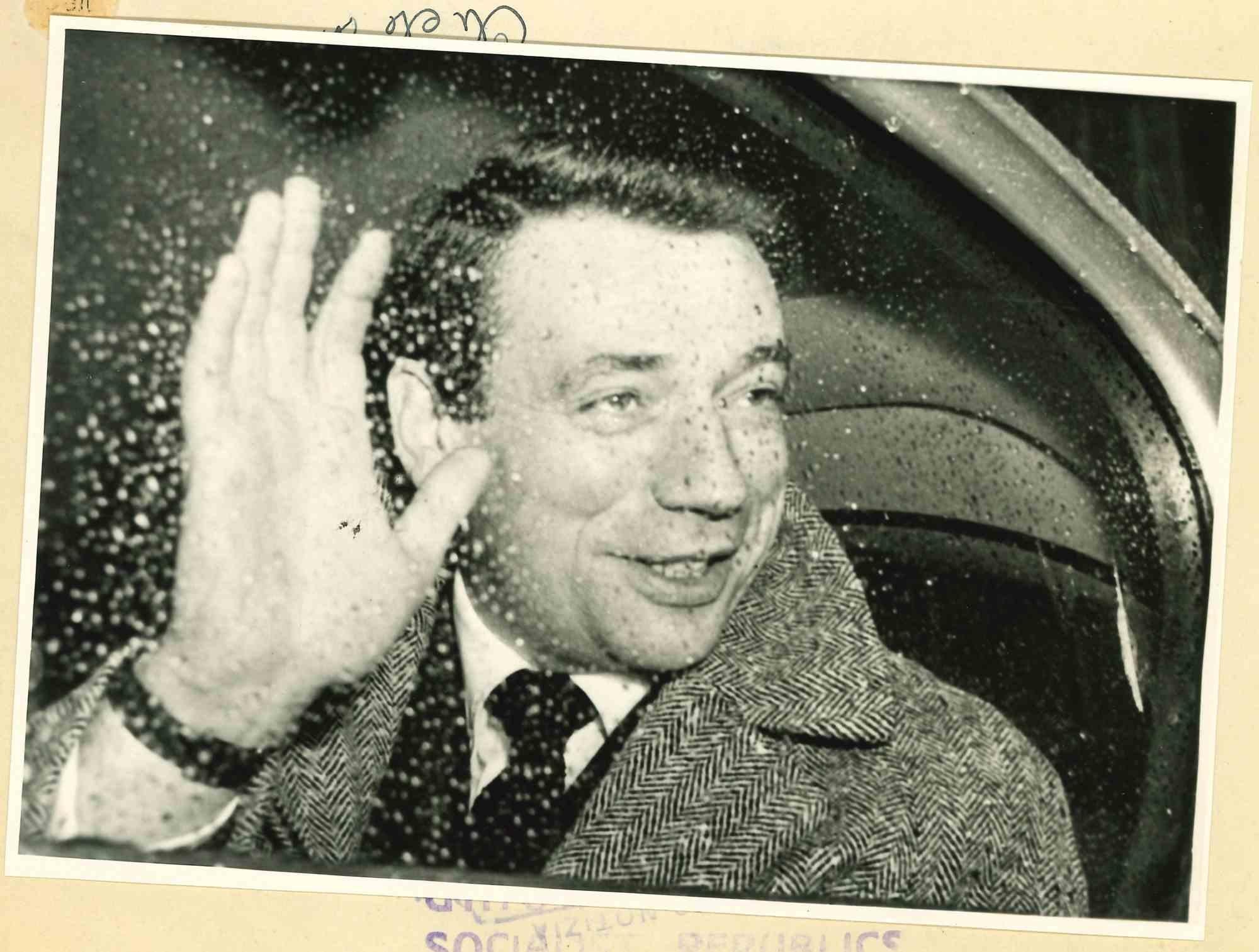 Unknown Figurative Photograph - Yves Montand - Photo - 1970s