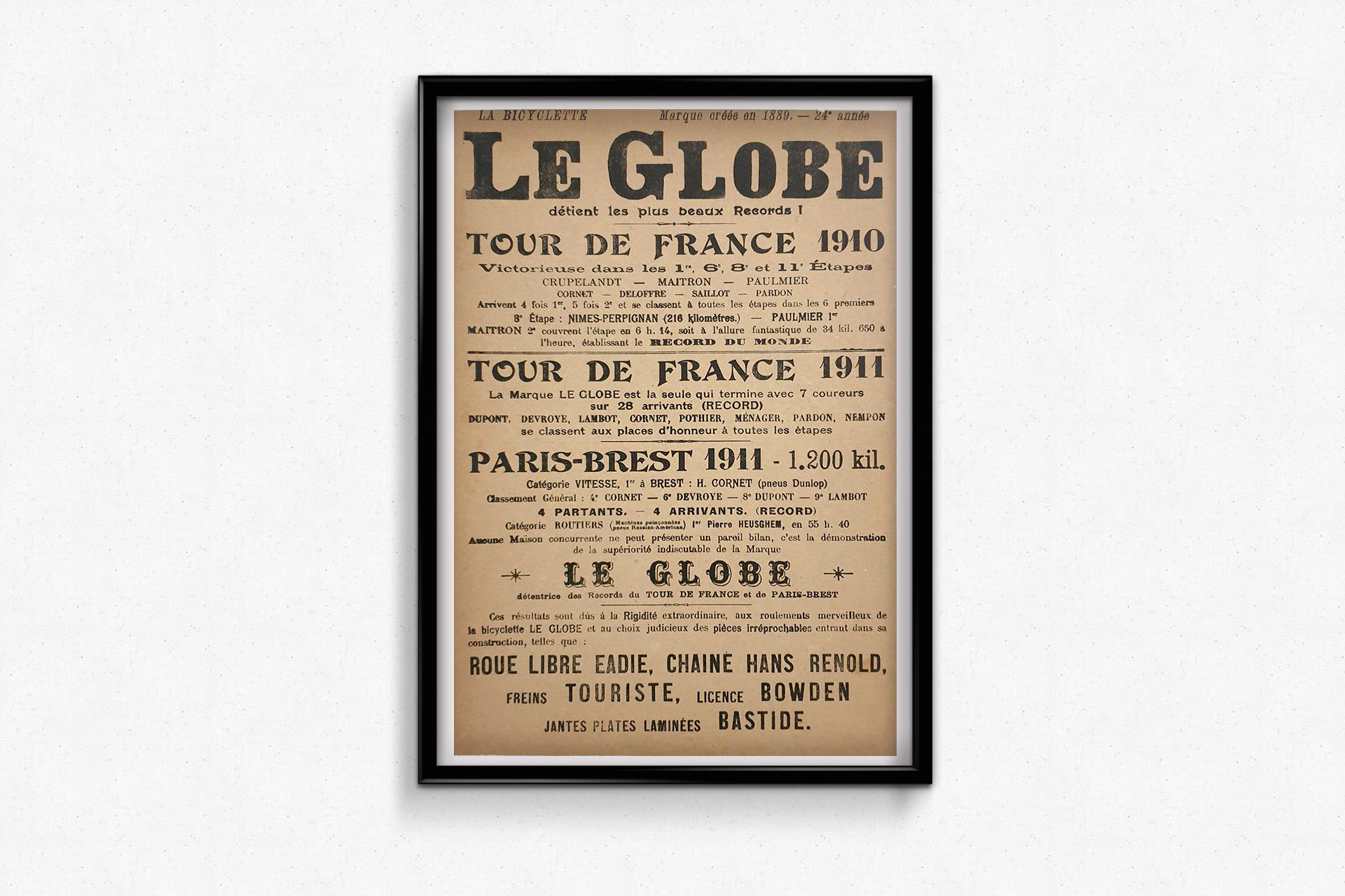 El cartel original de 1911 de La Bicyclette - Le Globe es un testimonio extraordinario de la cultura ciclista de principios del siglo XX y del auge del marketing deportivo competitivo. Creado para promocionar la marca de bicicletas Le Globe, este