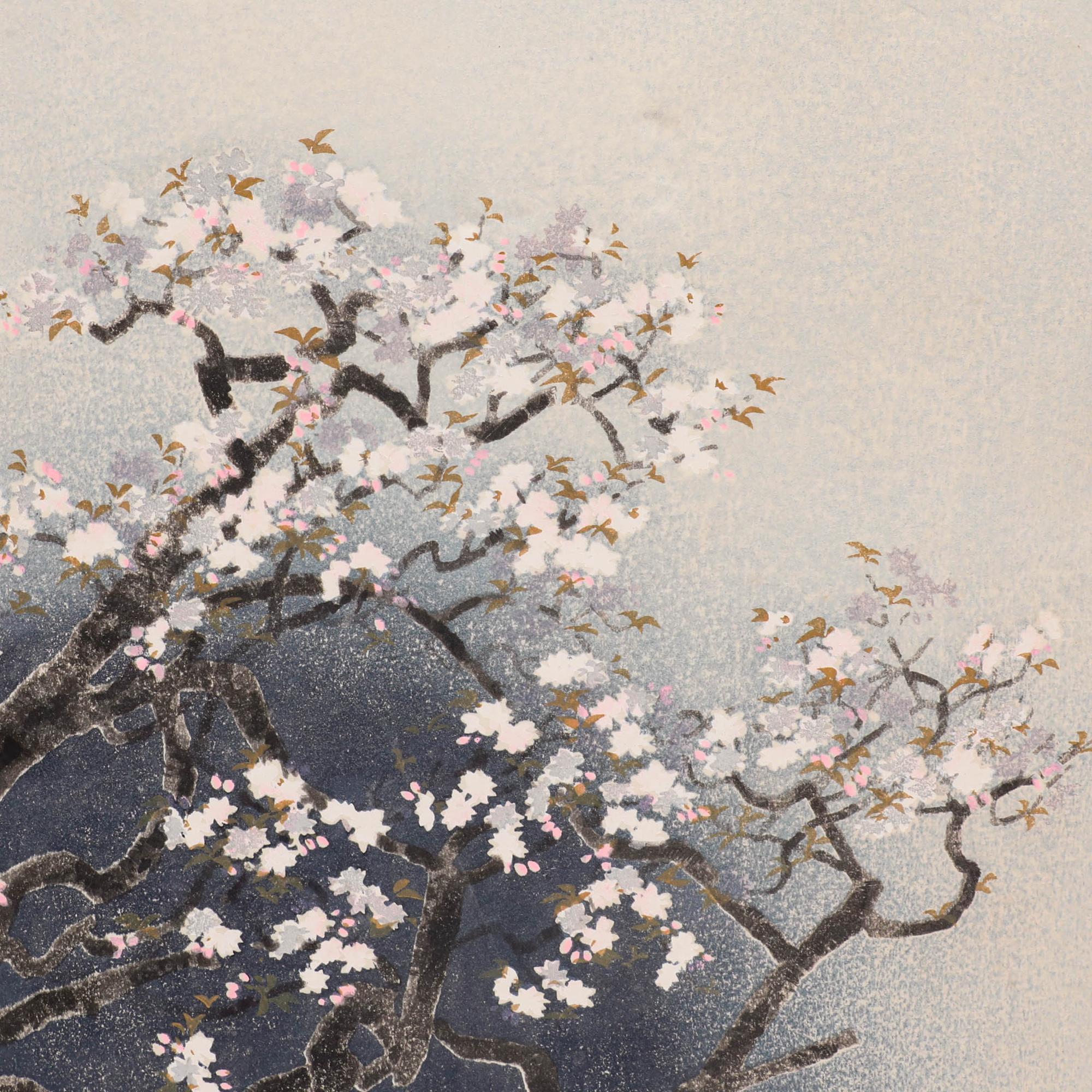 Una encantadora xilografía que representa cerezos japoneses en flor contra el cielo del atardecer. Marca de carácter y marca de sello en la parte inferior derecha. Firmado a la izquierda. En la cama.