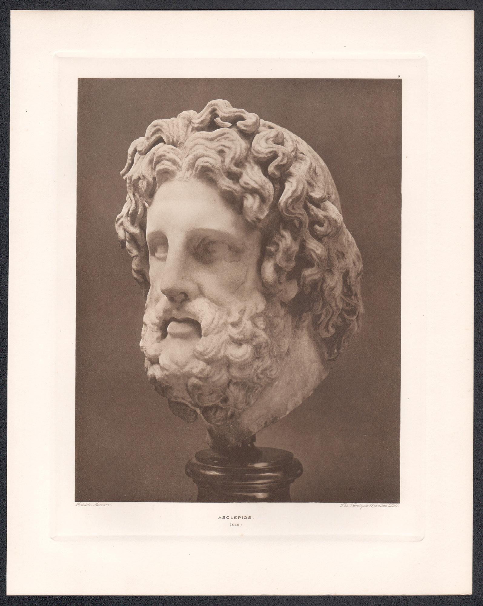 Asclepios, fotograbado de escultura clásica greco-romana del Museo Británico - Print de Unknown