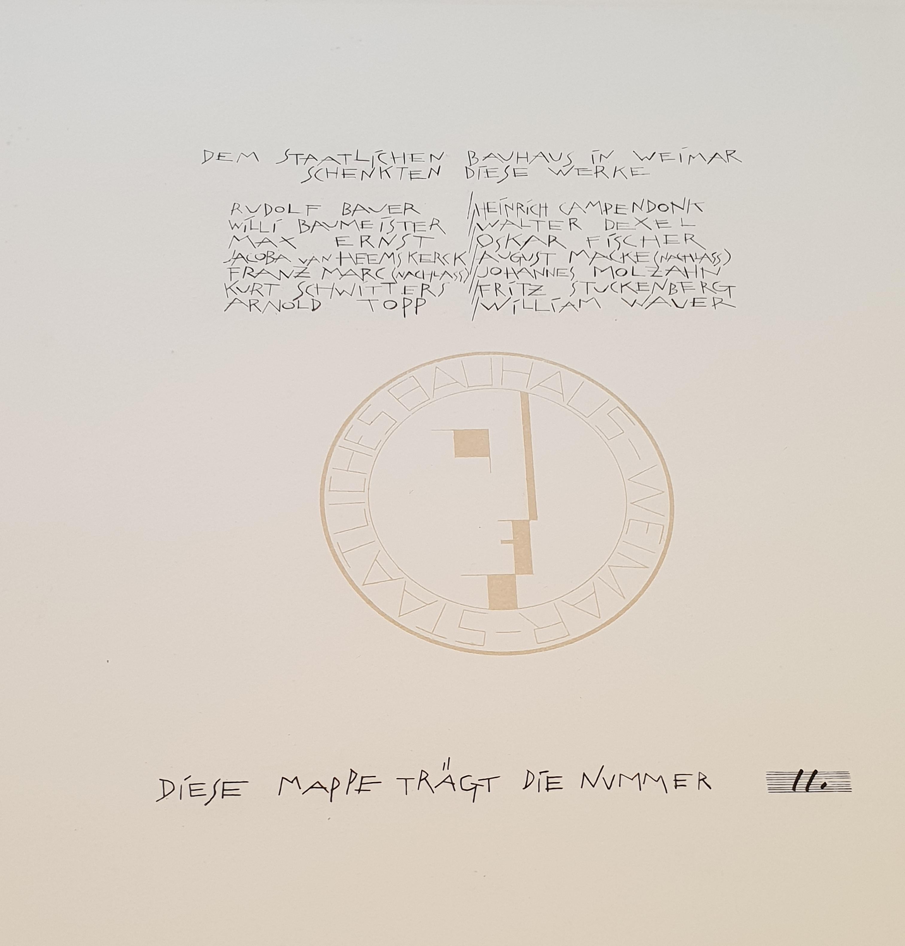 Bauhaus 3e portefeuille : Artistes allemands. Numéro 11 d'une édition de 110. Imprimé à la main. Papier semi parchemin. Signé. Produit et publié par le Staatliches Bauhaus de Weimar. Im boîte originale. Les feuilles 3, 8 et 9 sont encadrées.