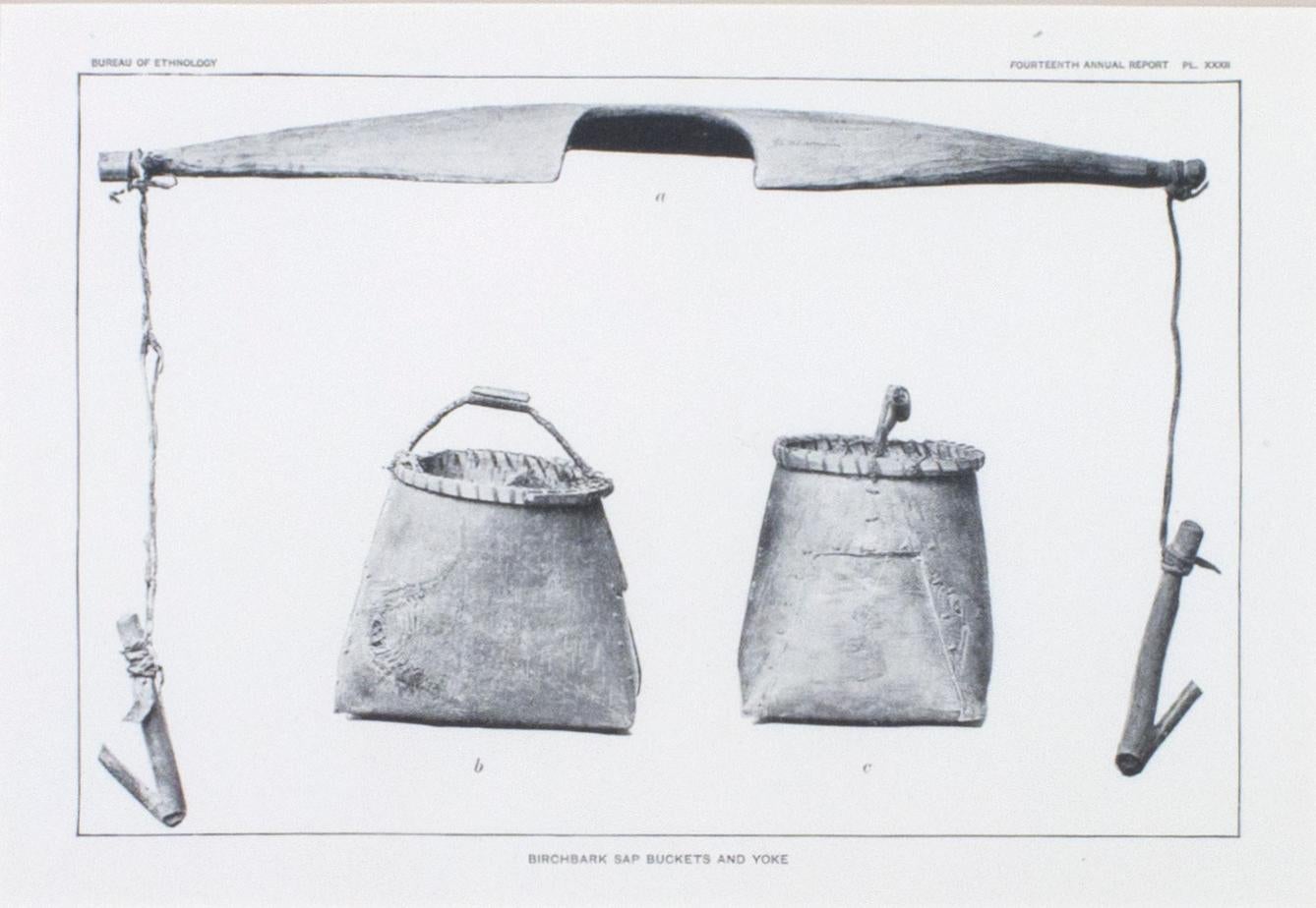 „Birchbark Sap Buckets and Yoke“ Original-Halbtondruck, Bureau of Ethnology – Print von Unknown