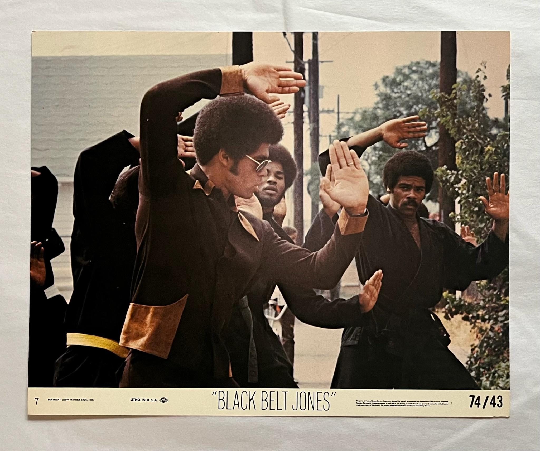 Cinturón negro Jones - Tarjeta de vestíbulo original de 1974 - Print de Unknown