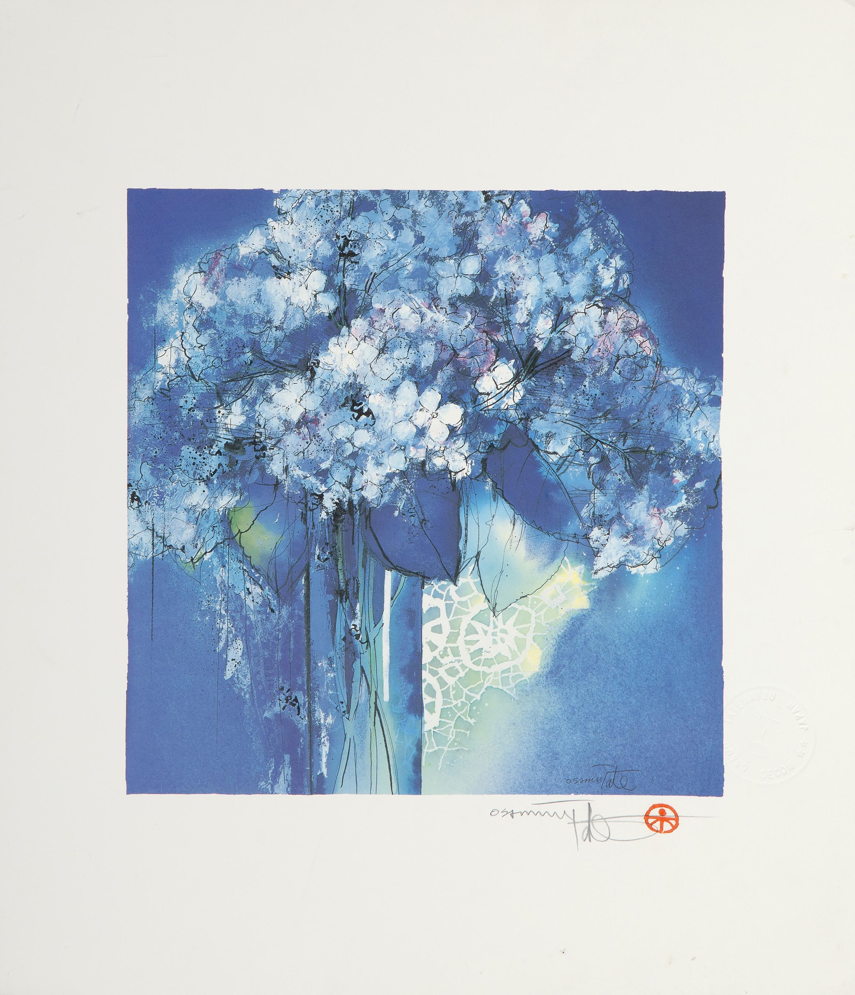 Osamu Tatematsu, Japonais (1935 - ) - Fleurs bleues, Médium : Lithographie offset, signée au crayon et tamponnée à l'aveugle en bas à droite, Taille de l'image : 9 x 9 inches, Taille : 15 x 13 in. (38.1 x 33.02 cm)