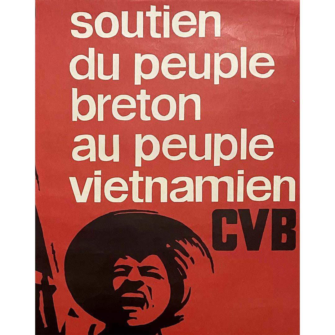 Circa 1970 Original poster by the Comité Vietnam Breton to support Vietnam For Sale 1