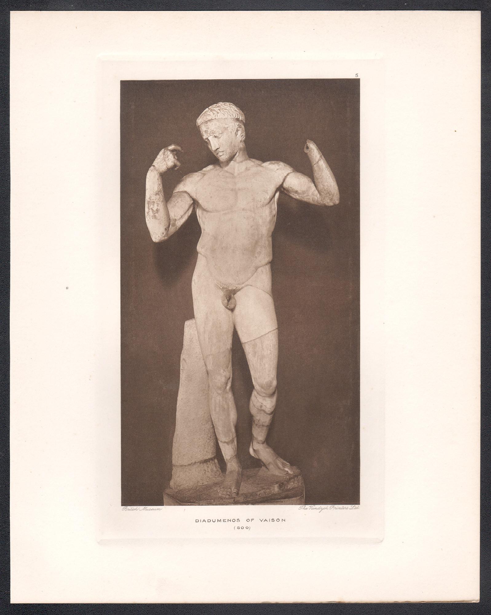 Diadumenos de Vaison, fotograbado de la antigüedad romana del Museo Británico - Print de Unknown