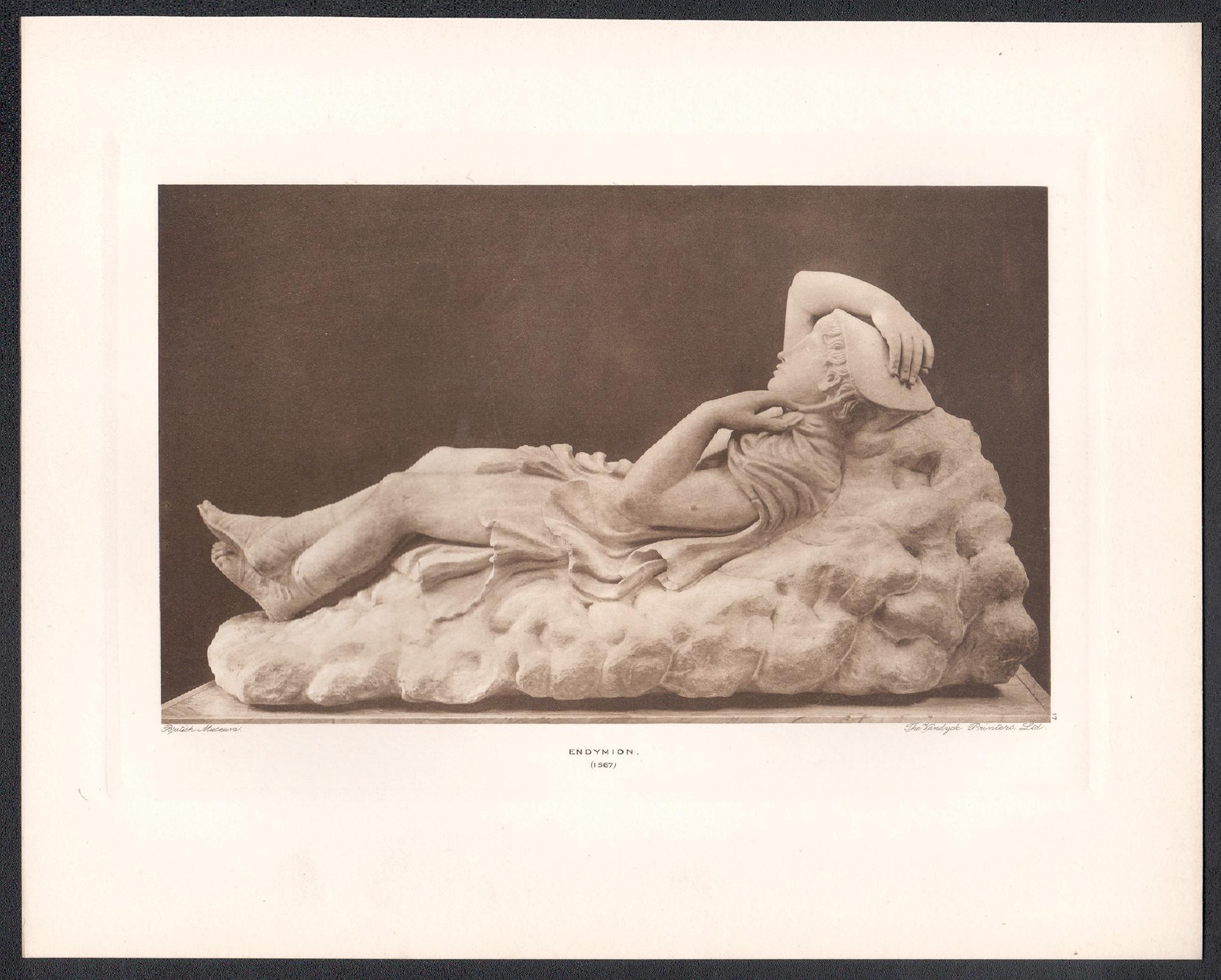 Endymion, fotograbado de escultura clásica romana del Museo Británico - Print de Unknown