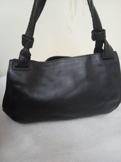 Schwarze Gucci-Ledertasche im Vintage-Stil 