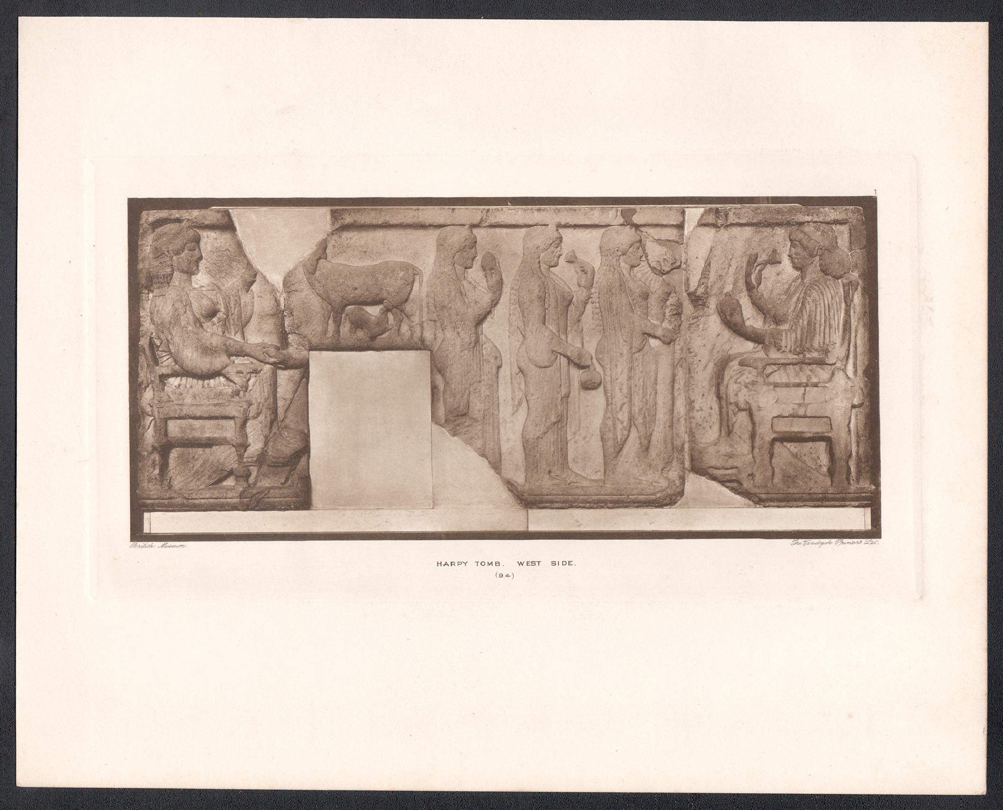 Tumba de la Arpía, Lado Oeste, Museo Británico Escultura clásica romana fotograbado - Print de Unknown
