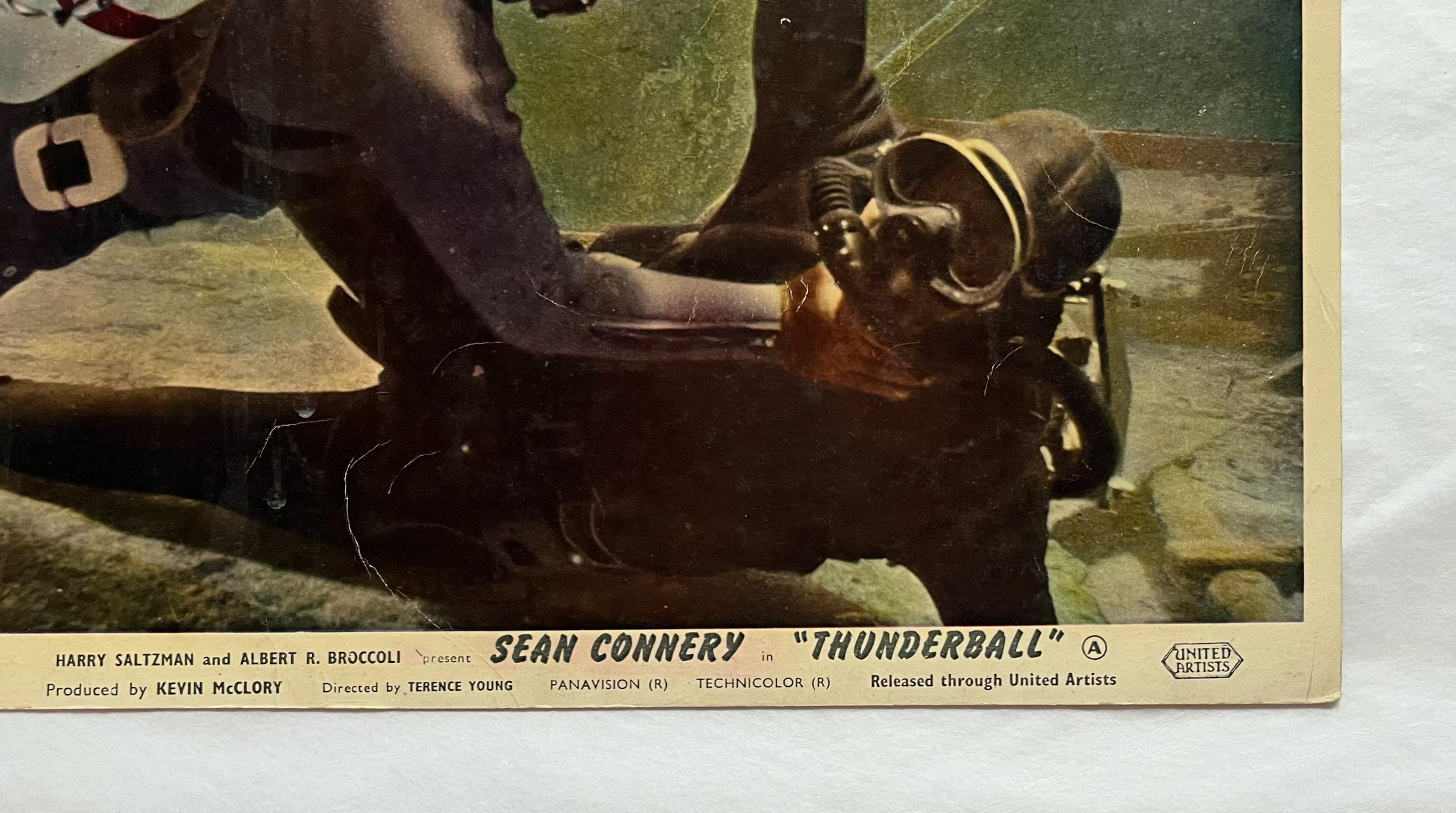 James Bond Thunderball - Tarjeta de vestíbulo original de 1965 - Figurative Print Negro de Unknown