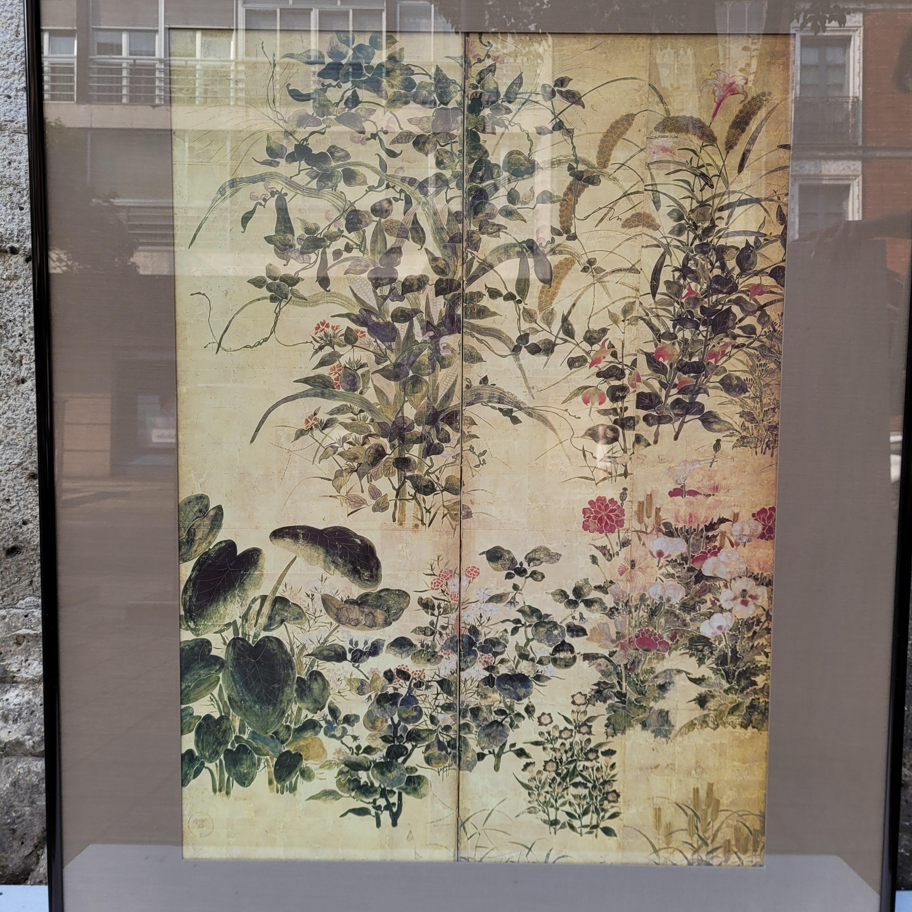Fantástica impresión sobre papel de un fragmento del biombo “Flores de verano y otoño”, obra original de Tawaraya Sōtatsu, siglo XVII, fundador de la escuela Rimpa. La pieza corresponde a la parte izquierda de la composición y se centra en la