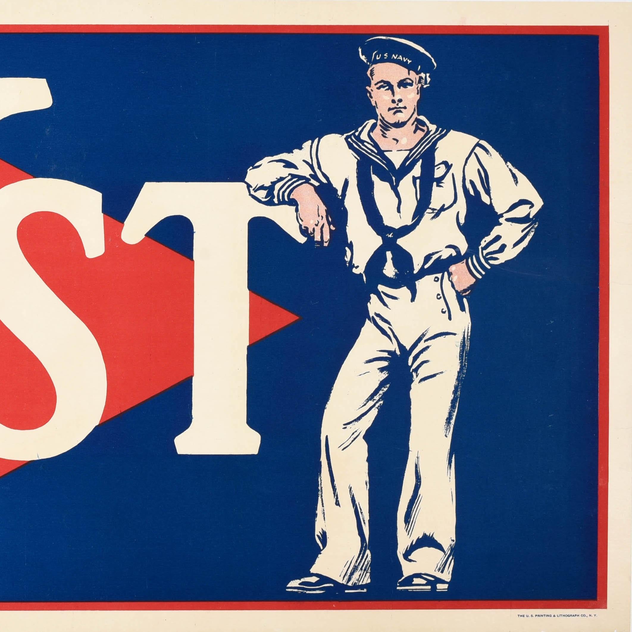 Originales antikes Plakat zum Ersten Weltkrieg - Invest - mit einem großartigen Design, das einen Soldaten und einen Matrosen in Militäruniform zeigt, die sich auf das I und T des Titeltextes in fetten weißen Buchstaben mit einem V für Victory auf