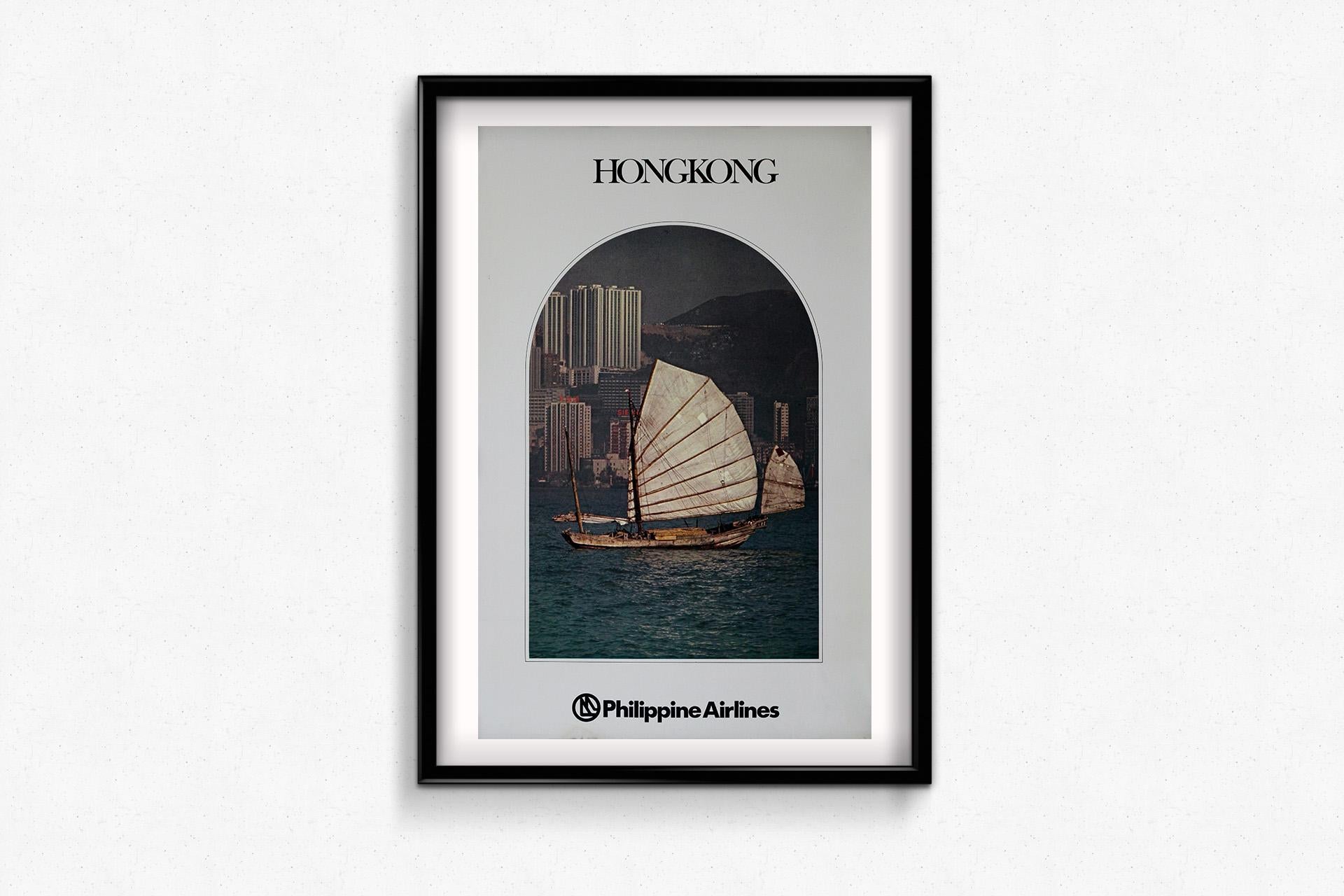 This striking original circa 1970 travel poster for Philippine Airlines promotes Hong Kong as an alluring destination, combining the traditions of Asia with modern metropolitan dynamism.

The photographic composition captures an iconic Chinese junk