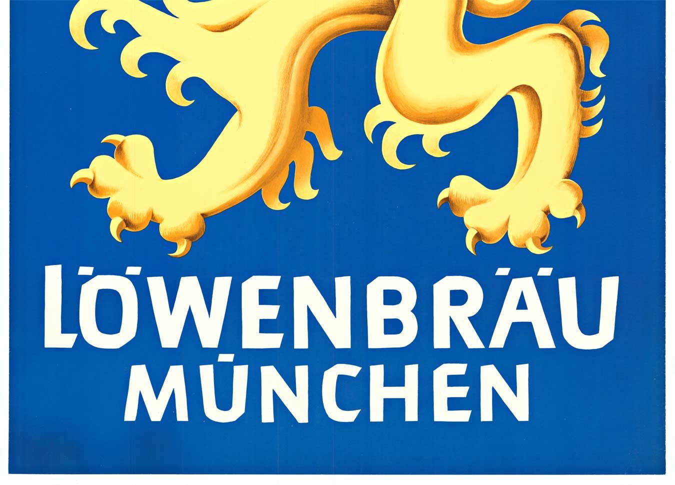 Affiche vintage originale de Lowenbrau Munchen avec lion (Löwenbräu München) - Gothique Print par Unknown