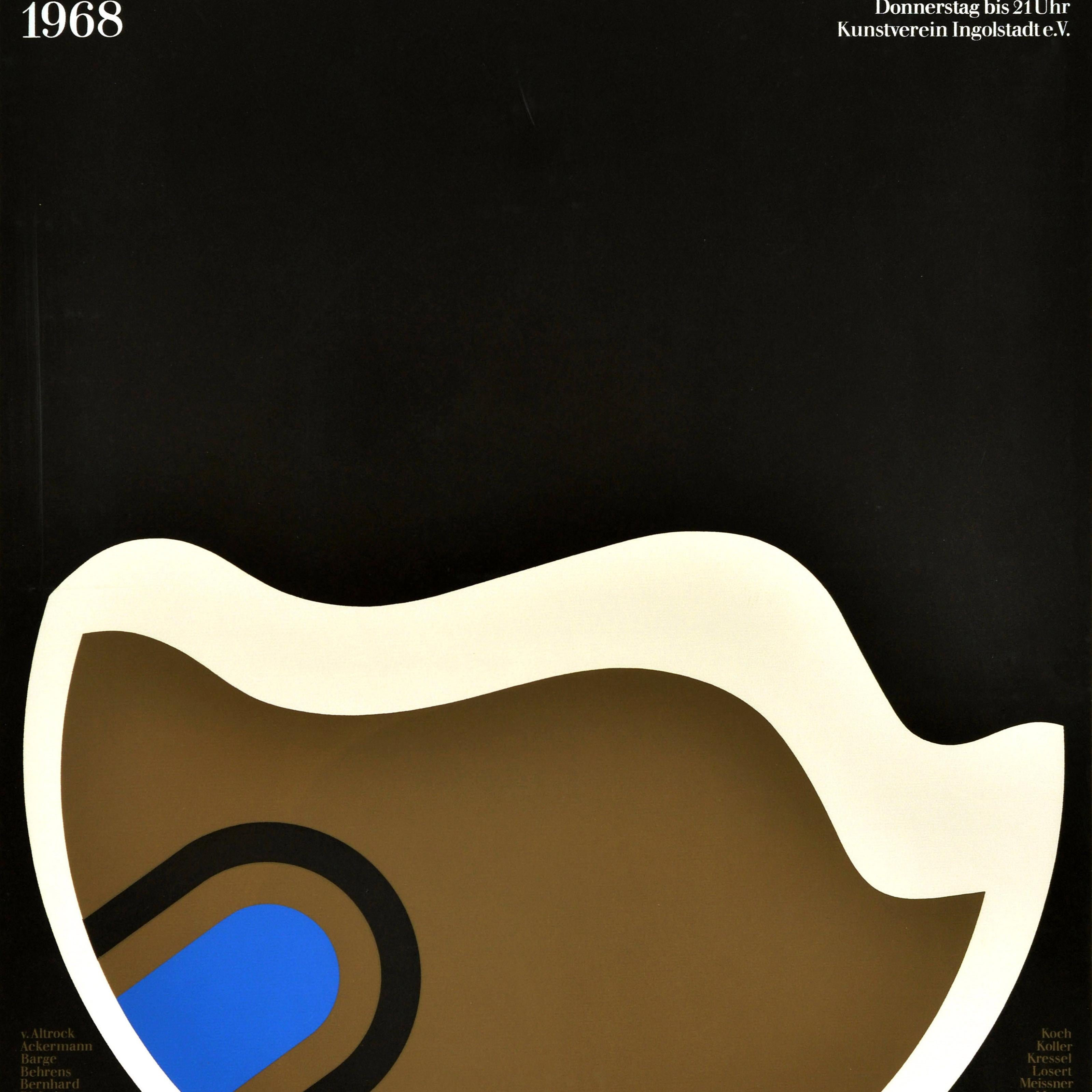 Cartel original de época para una exposición de Nueva Gráfica Alemana / Neue Deutsche Graphik celebrada en el Stadttheater del 30 de junio al 21 de julio de 1968, con un atrevido diseño gráfico en marrón, blanco y azul sobre fondo negro y el texto