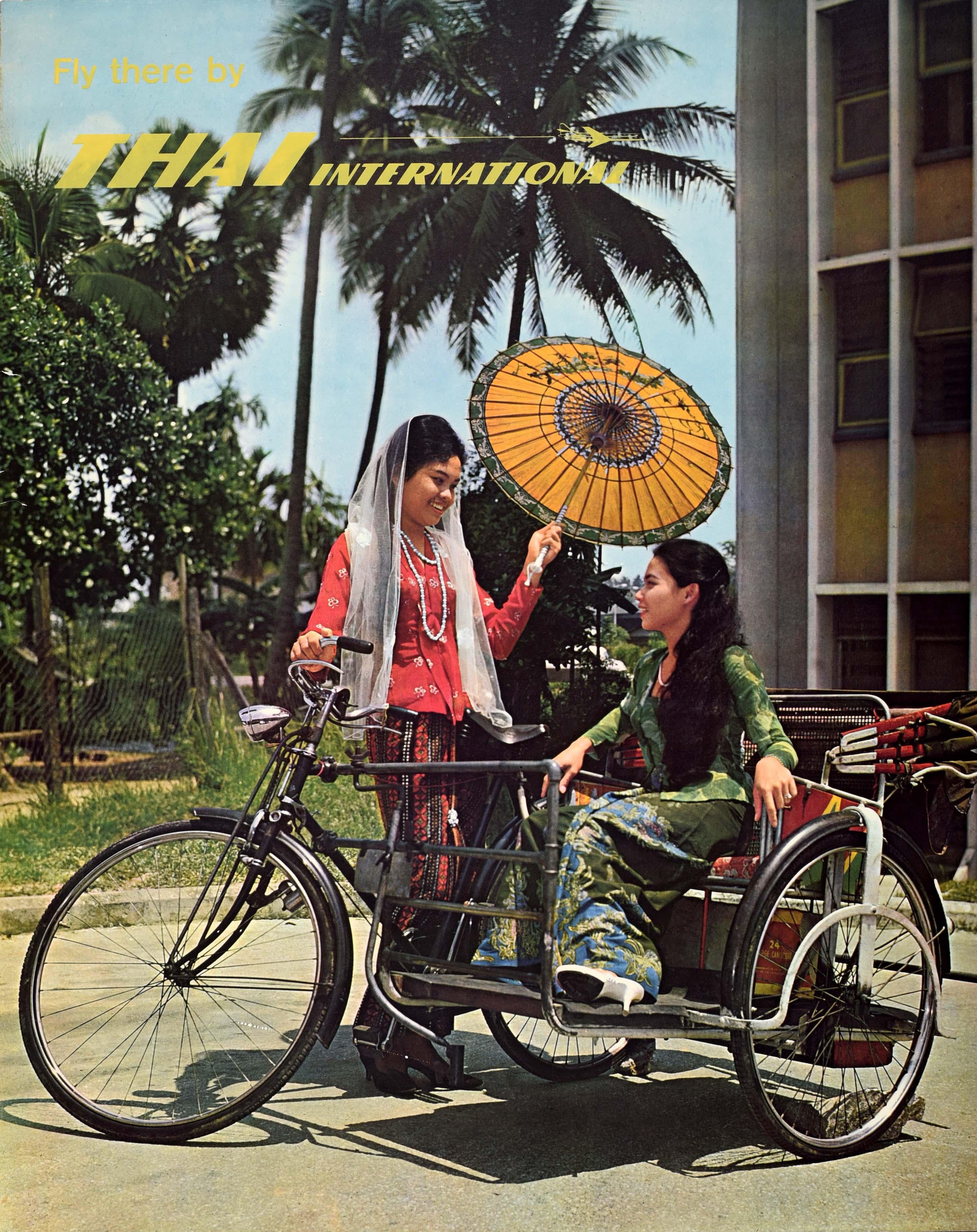 Original Vintage Asiatisches Reiseplakat Happy Malaysia Thai International Airlines, Happy Malaysia (Schwarz), Print, von Unknown