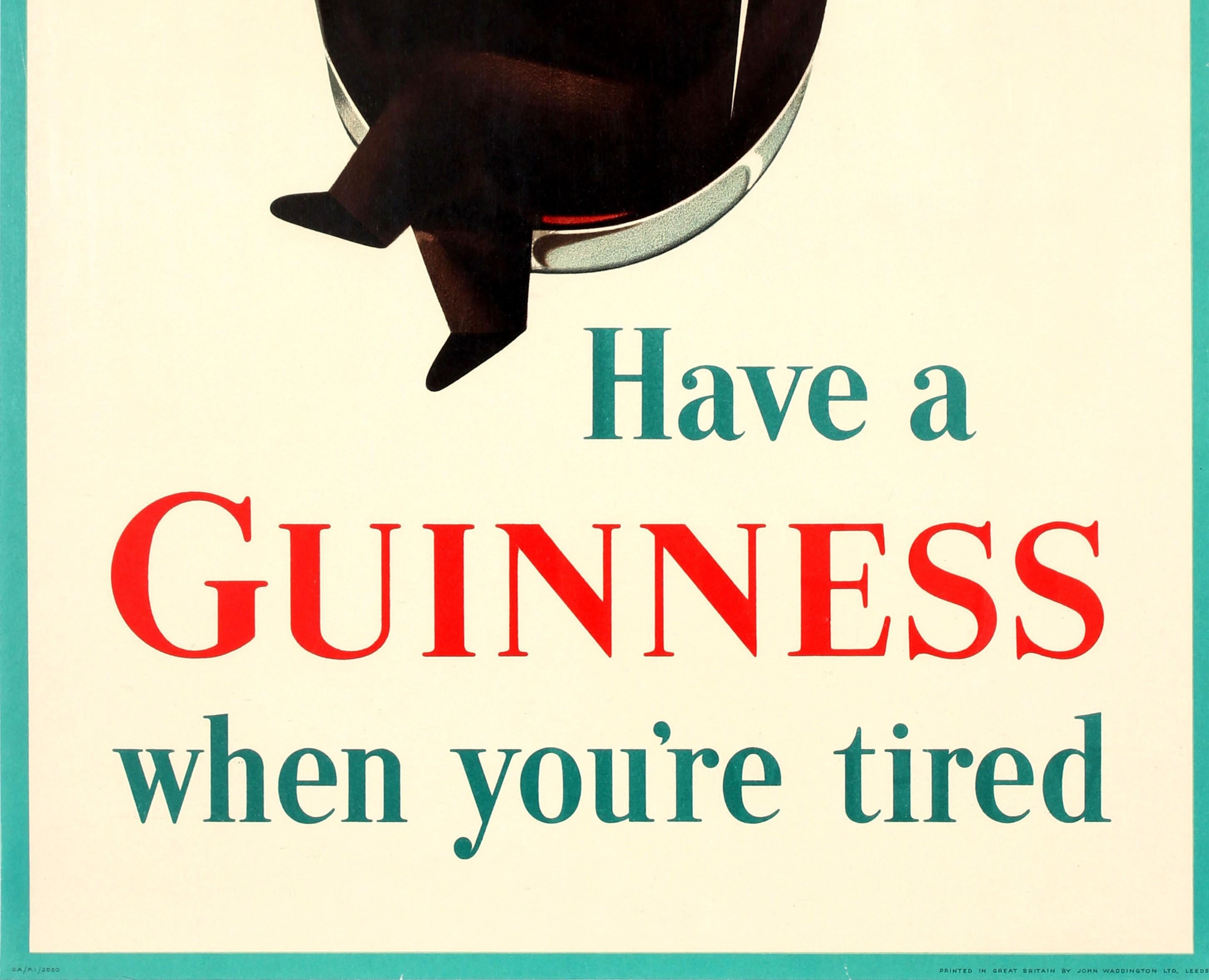 Original Vintage-Getränkeplakat „ Have A Guinness When You're Tired Smiling Pint Man“, Original (Gelb), Print, von Unknown