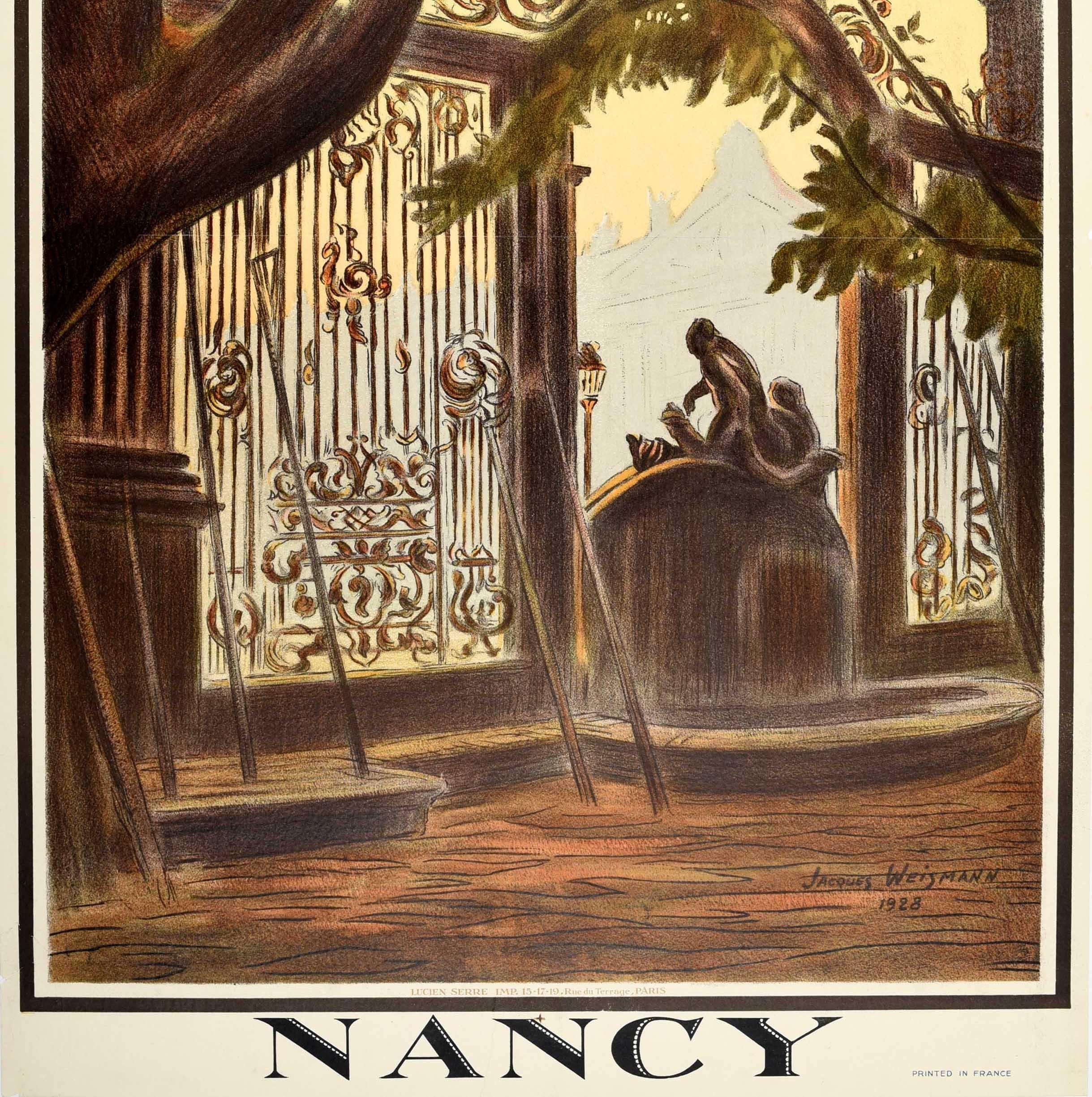 Originelles Vintage-Reiseplakat der französischen Ostbahn für Nancy mit einem atemberaubenden Kunstwerk, das eine Ansicht des Place Stanislas aus dem 18. Jahrhundert von der Rückseite des Fontaine de Neptune-Brunnens und des verschnörkelten goldenen