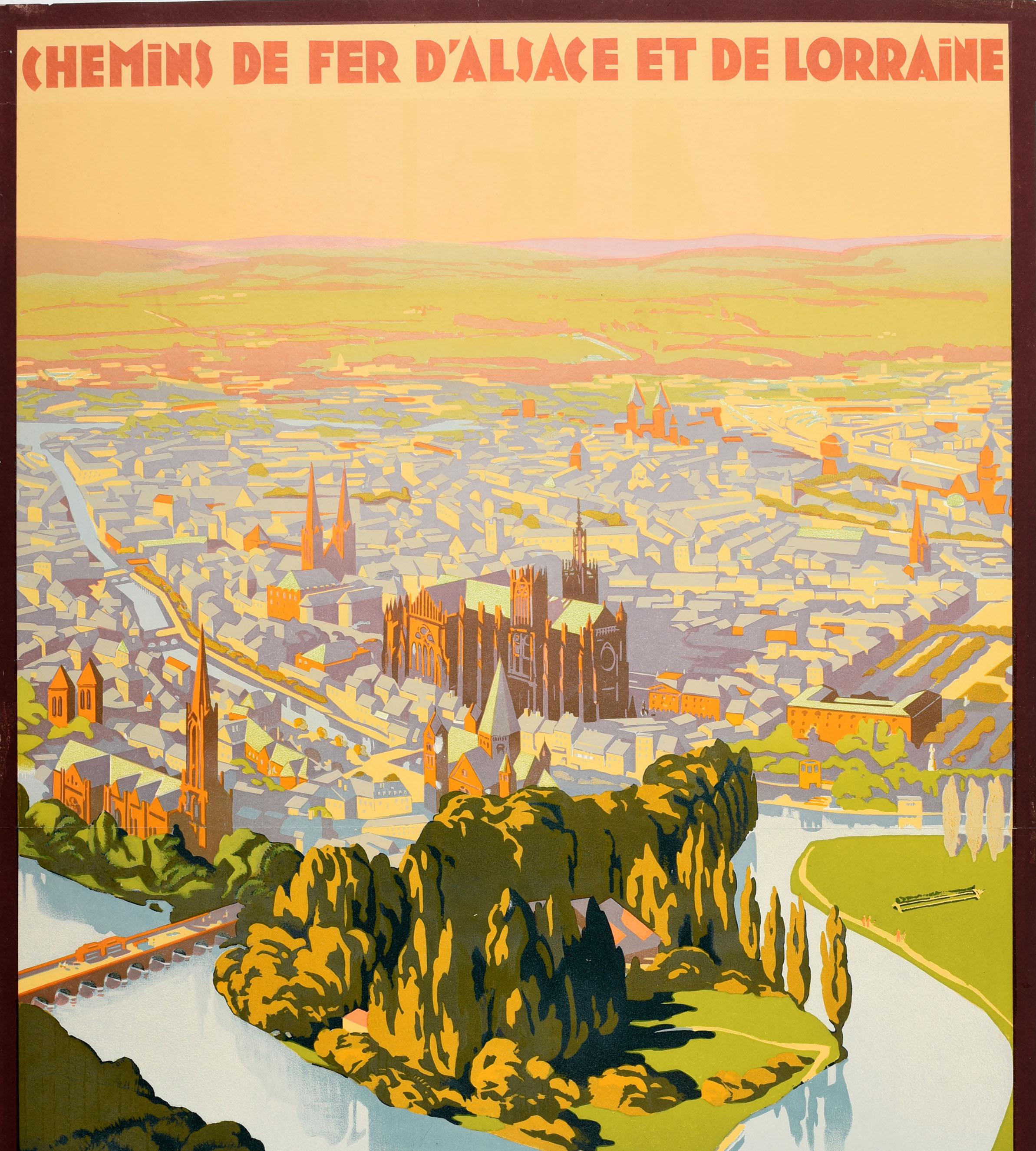 Vintage Französisches Eisenbahn-Reiseplakat Metz, Art déco, Frankreich, Lorraine (Beige), Print, von Unknown
