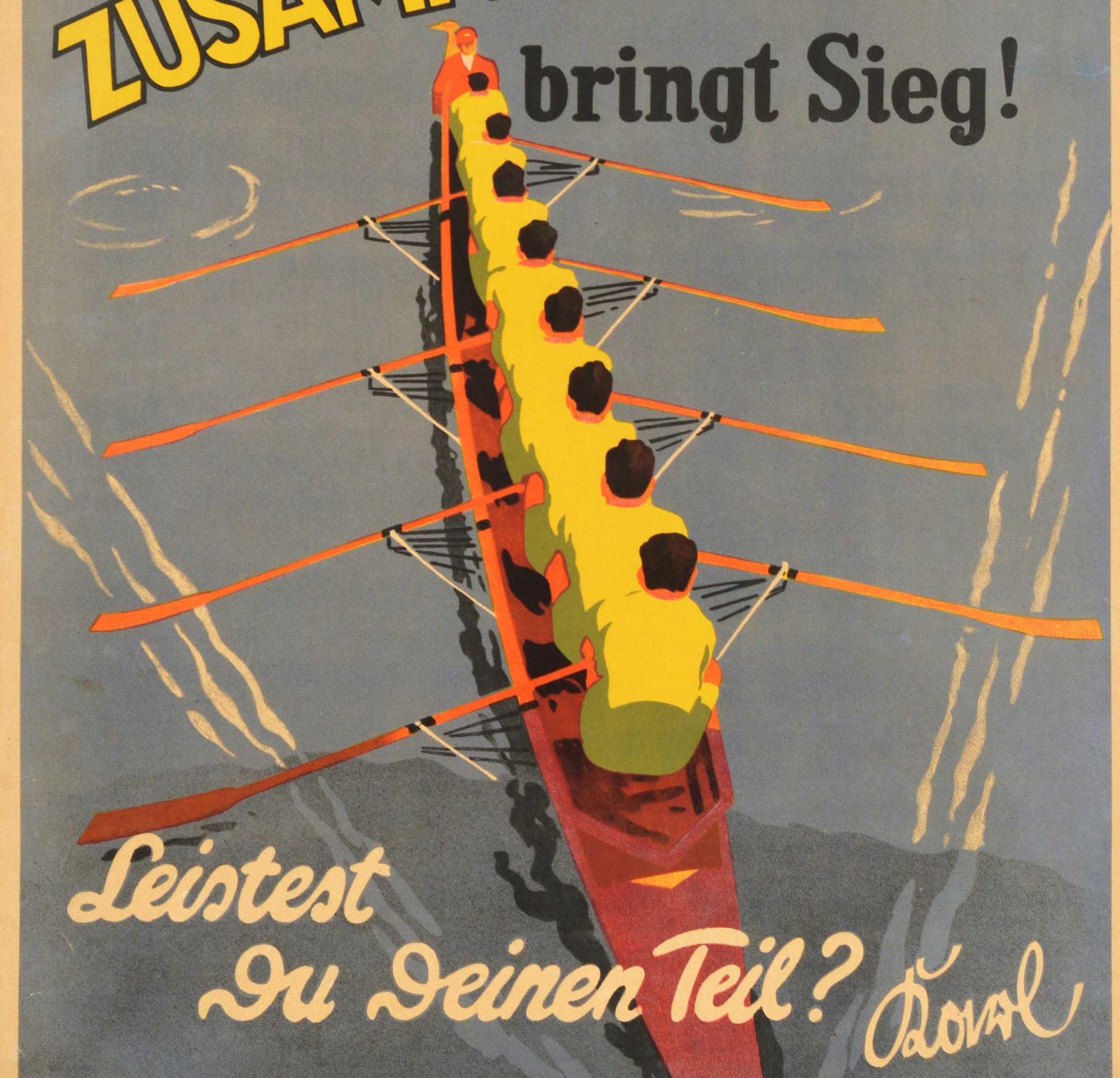 Poster motivazionale tedesco d'epoca emesso dall'azienda Parker-Holladay di Berlino con un'illustrazione sportiva per promuovere il lavoro di squadra che raffigura un equipaggio in una barca da corsa a otto/ottupla che rema a ritmo insieme