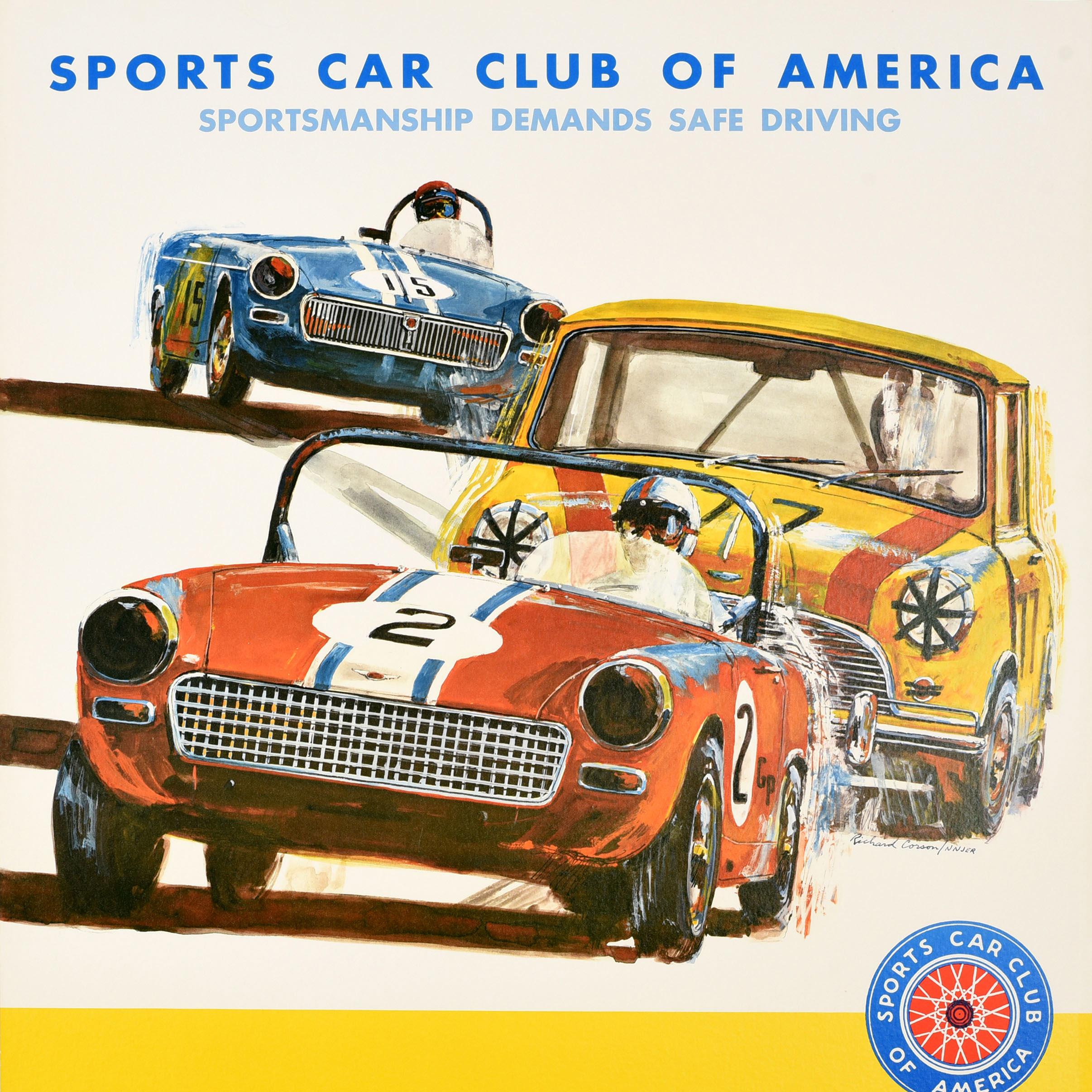 Affiche originale de sport automobile pour le Sports Car Club of America Sportsmanship Demands Safe Driving représentant trois voitures fonçant vers l'observateur avec le titre et le logo au-dessus de l'espace jaune en dessous. Fondé en 1944, le