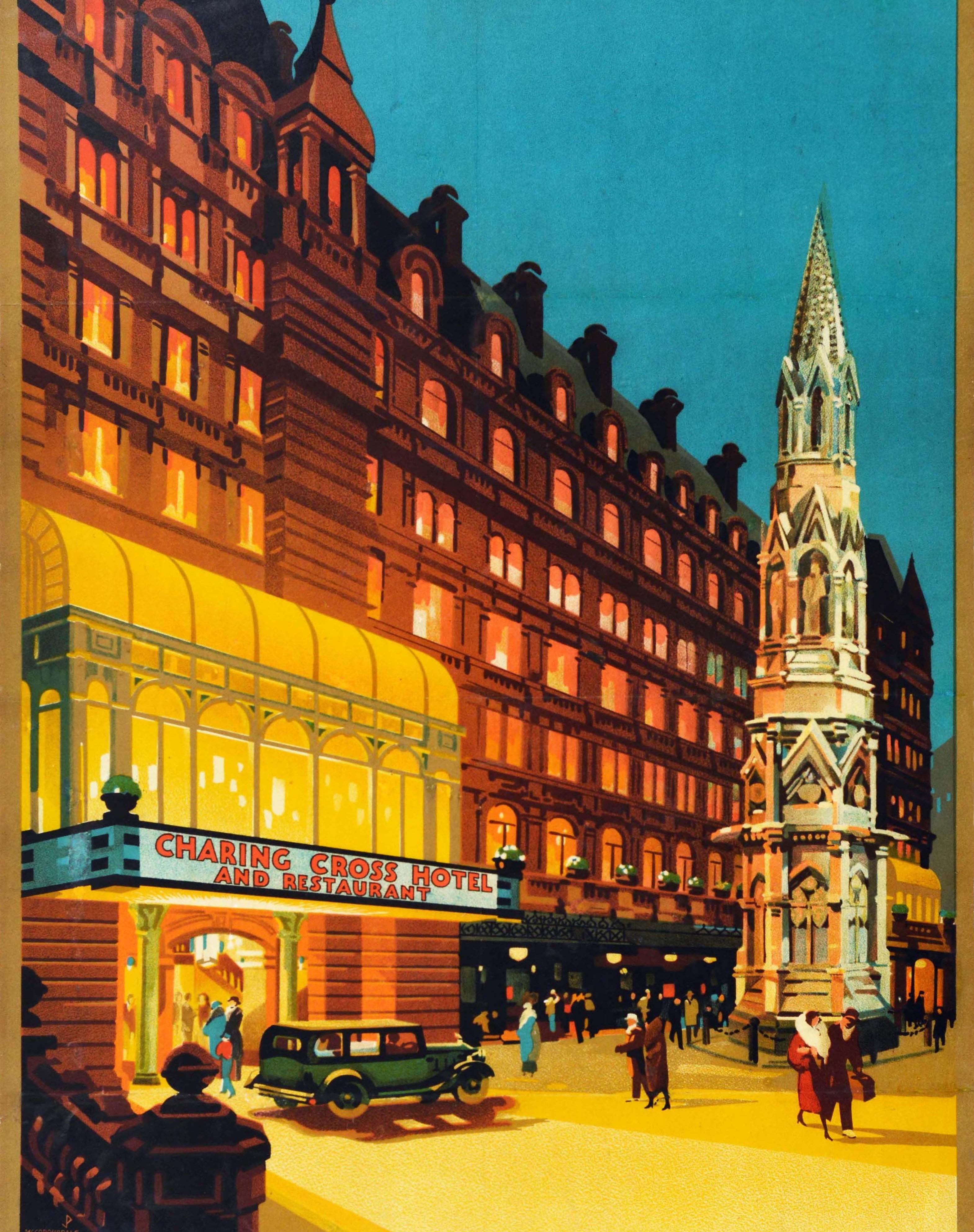 Affiche rétro originale d'un hôtel et d'un restaurant de Charing Cross au cœur de Londres - Noir Print par Unknown