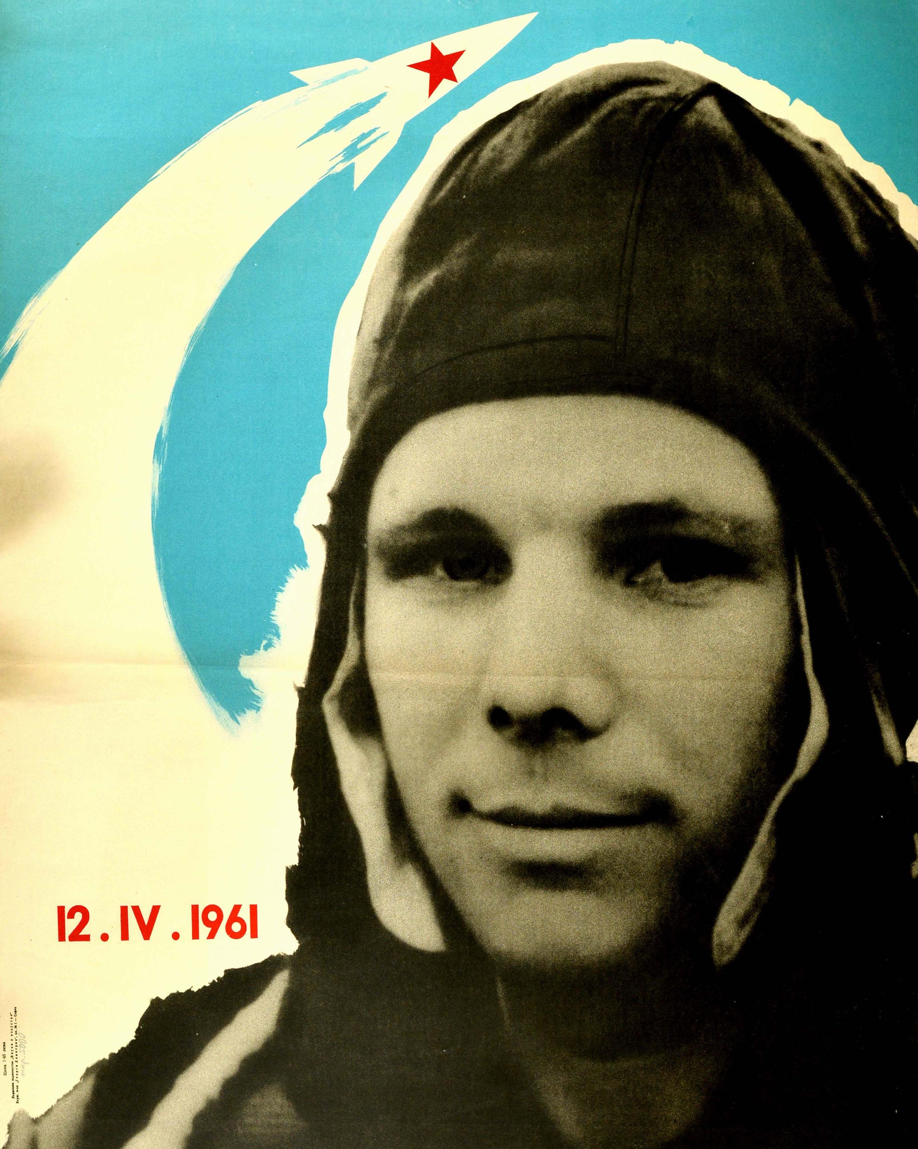 Originales altes Propagandaplakat aus dem sozialistischen Bulgarien - Ruhm für den ersten Kosmonautenpiloten Major Juri Gagarin! - mit einer Schwarz-Weiß-Fotografie des ersten Menschen im Weltraum am 12. April 1961. Der Pilot und Kosmonaut Juri
