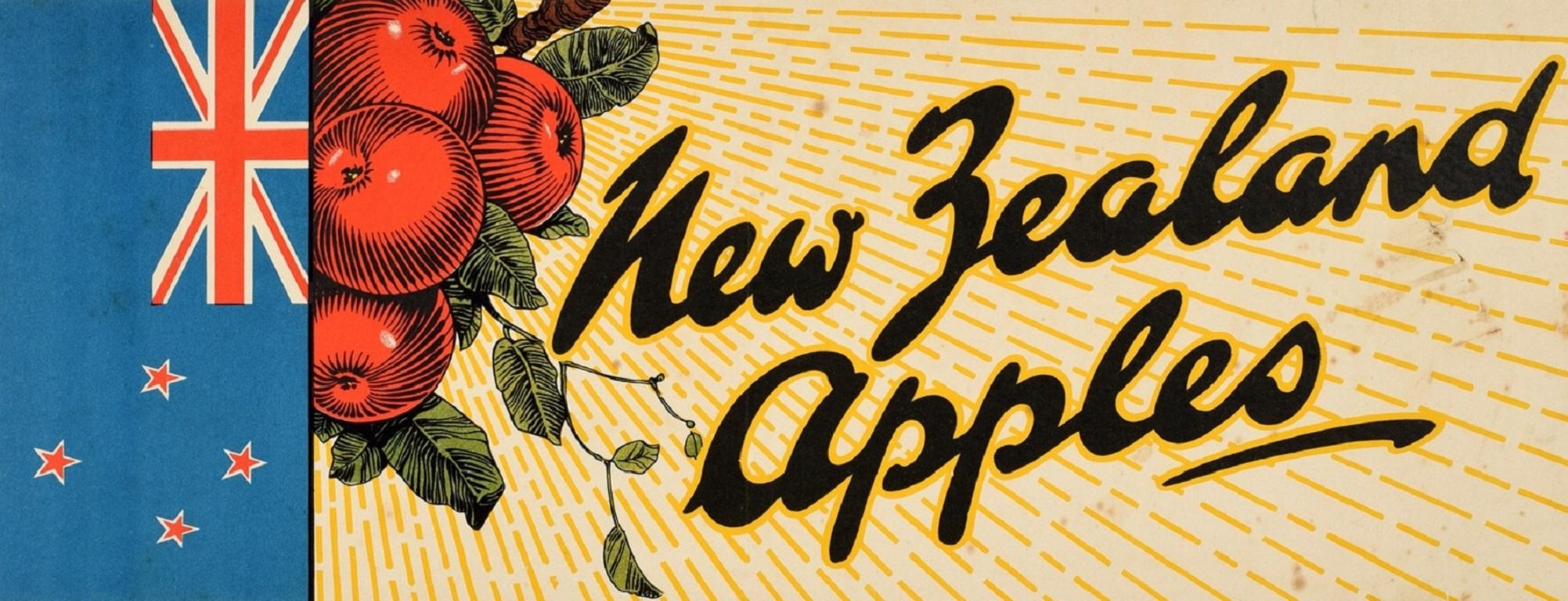 Original Vintage-Werbeplakat für neuseeländische Äpfel mit einem farbenfrohen Design, das frische rote Äpfel auf dem Zweig eines Baumes hinter der neuseeländischen Flagge zeigt, mit Sonnenschein, der von den Früchten im Hintergrund nach vorne