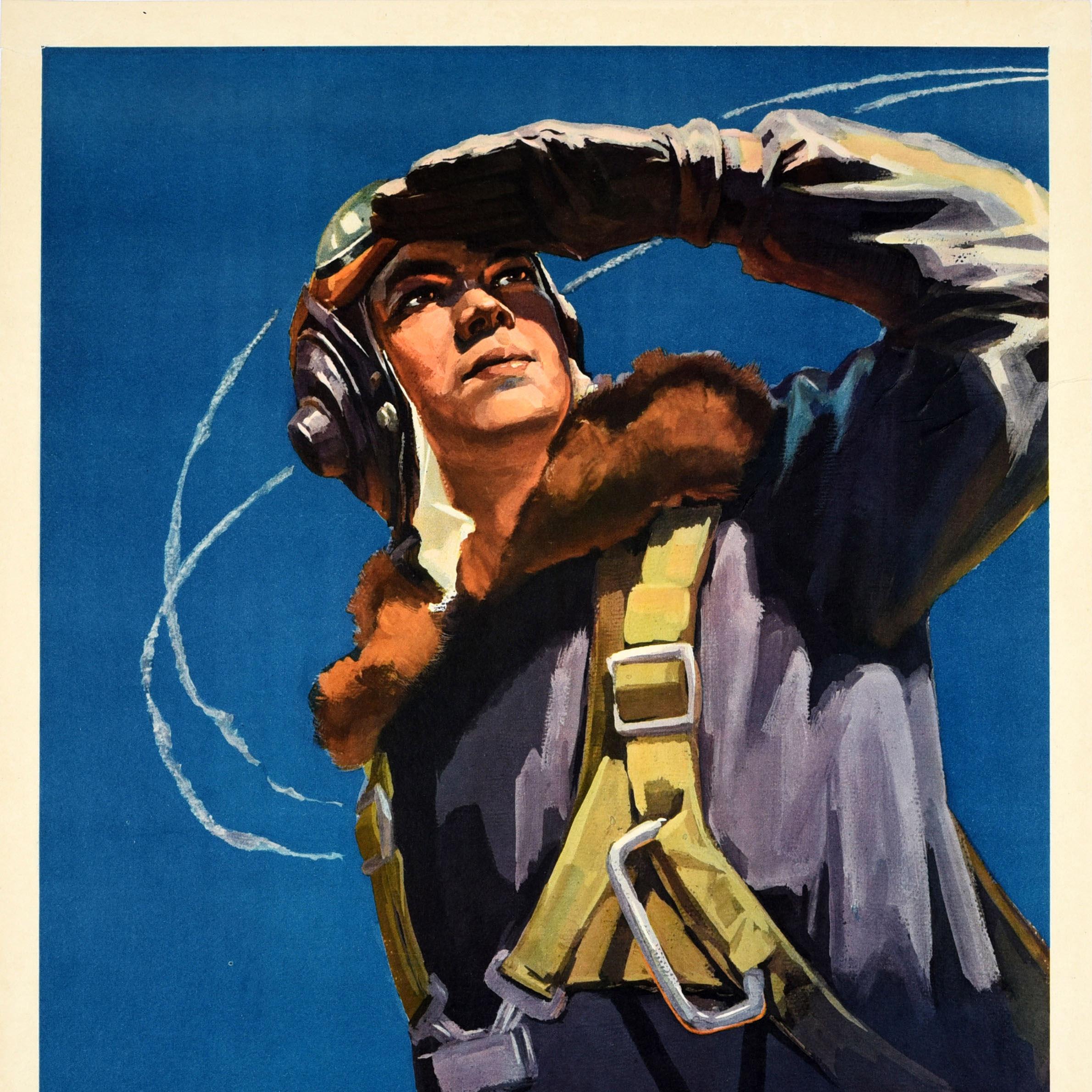 Manifesto di propaganda cinese originale d'epoca - Heighten Our Vigilance to Protect our National Airspace / Tigao Jingti Hanwei Lingkong - con un pilota dell'aviazione che indossa un cappello da aviatore e occhiali con cinghie sopra la giacca da