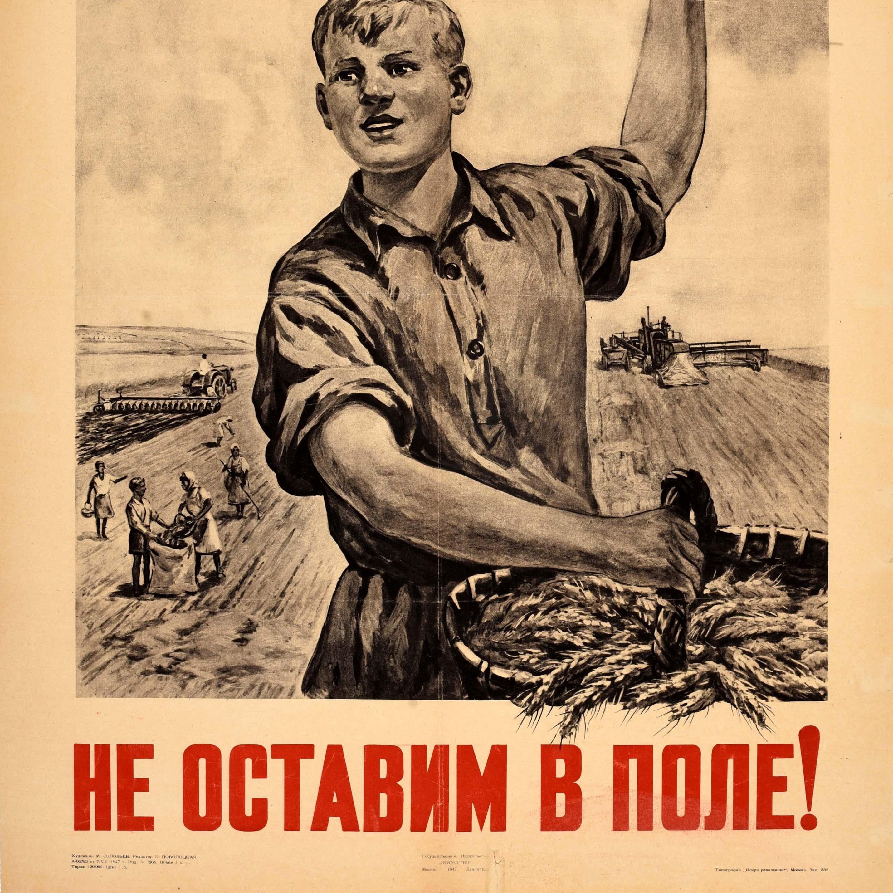Poster di propaganda agricola sovietica originale d'epoca - Non lasceremo nemmeno un chicco nel campo! - con una grande immagine di un giovane uomo che raccoglie il grano e ne tiene un pezzo in aria con una mano, di fronte ai lavoratori agricoli nei