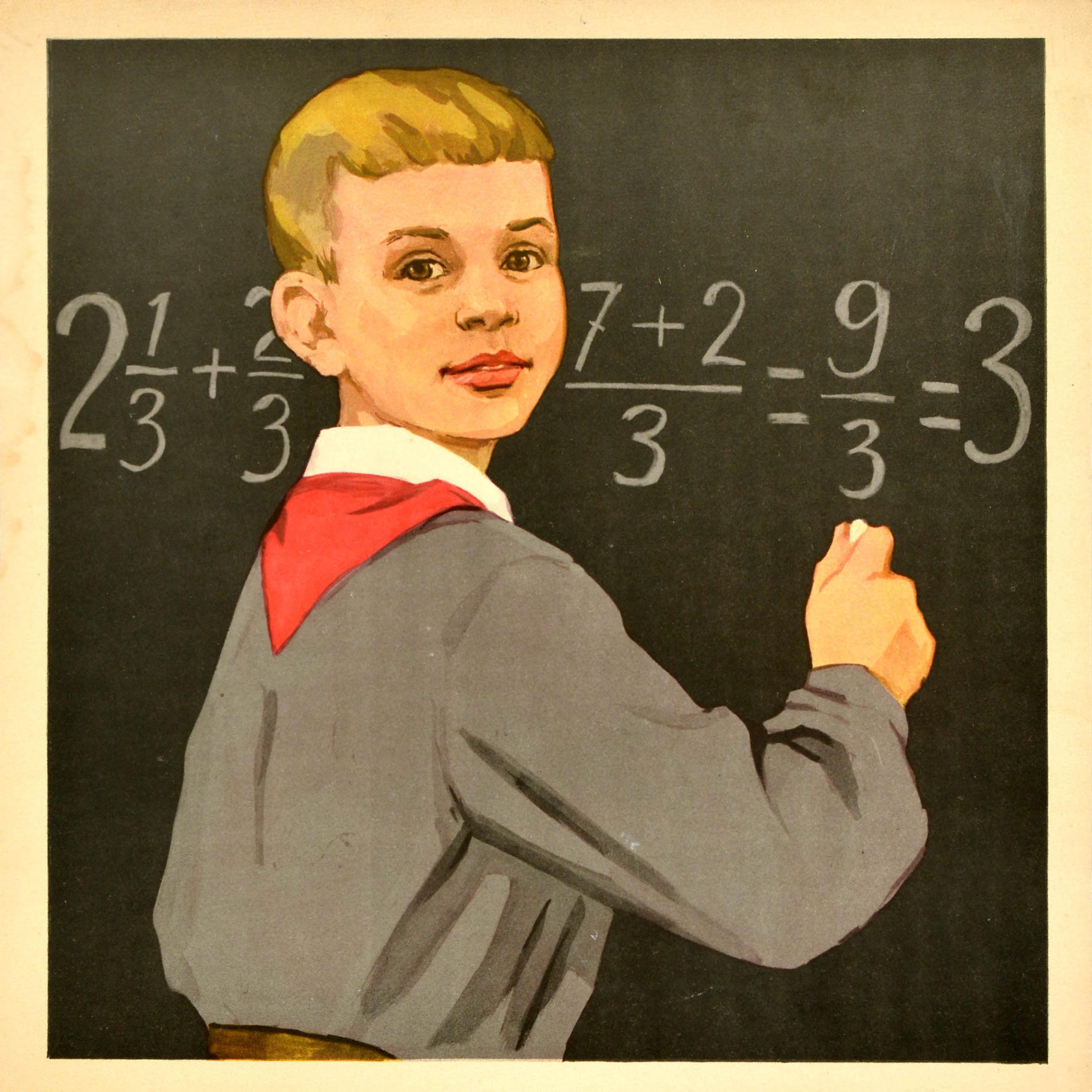 Originales sowjetisches Propagandaplakat - Ein Pionier ist ein fleißiger Schüler, er ist diszipliniert und höflich - mit einer Illustration eines jungen Schuljungen, der eine rote Krawatte der Pioniere trägt und vor einer Kreidetafel steht, auf der