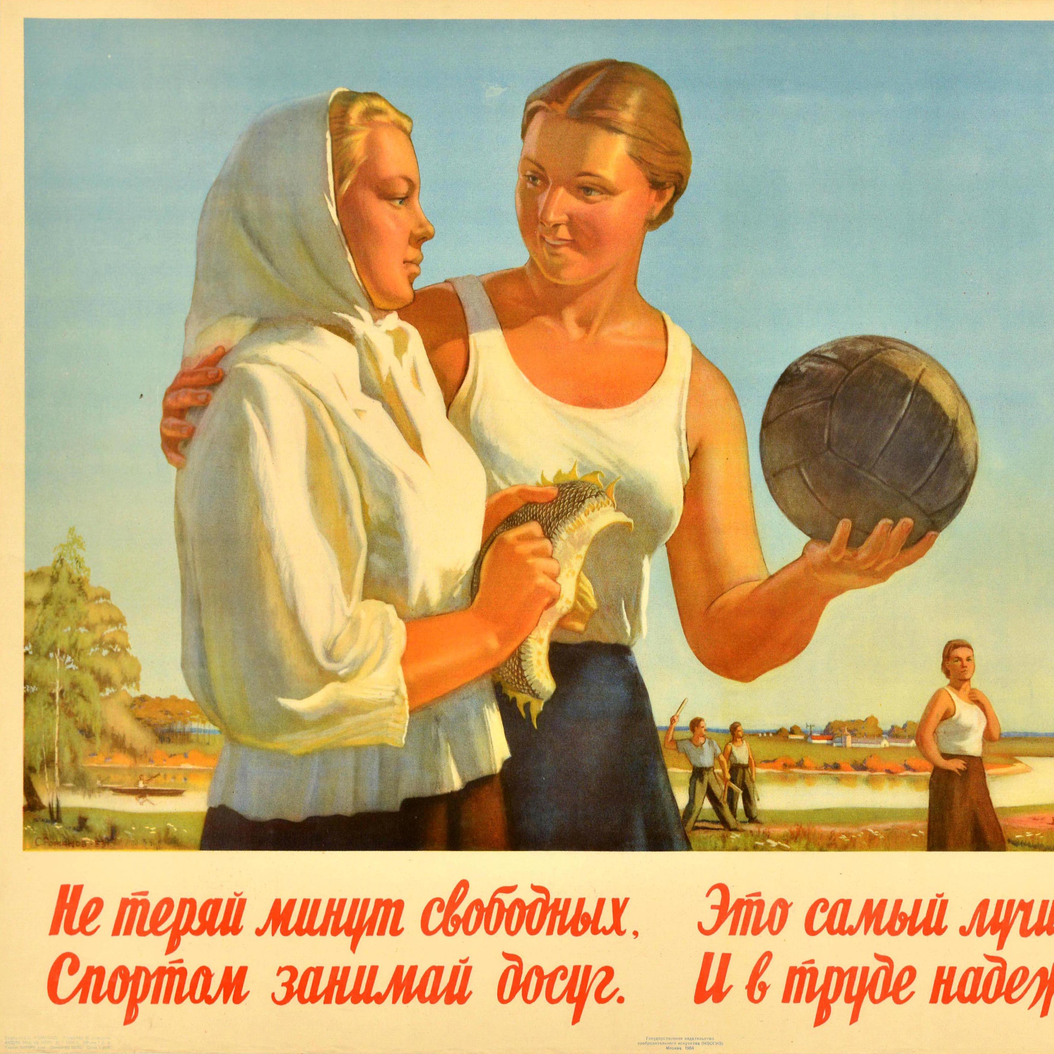 Affiche de sport soviétique vintage originale « Spend Time Doing Sports », Volleyball, URSS - Beige Print par Unknown