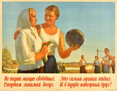 Affiche de sport soviétique vintage originale « Spend Time Doing Sports », Volleyball, URSS