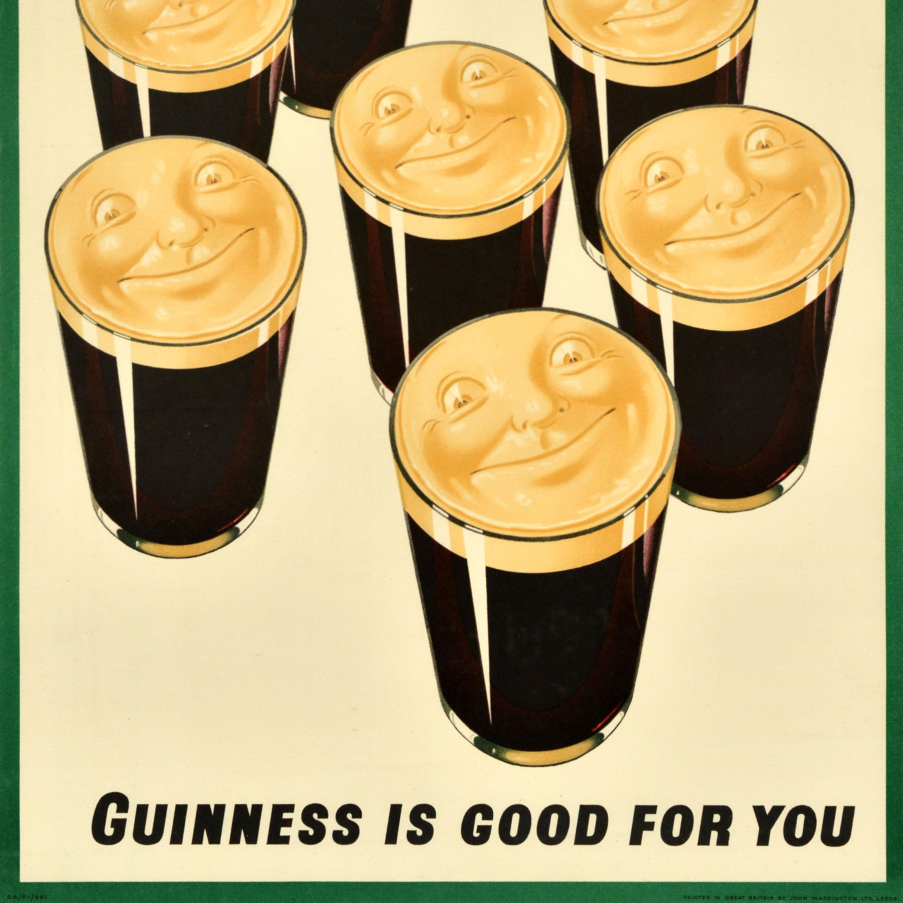 Poster pubblicitario d'epoca per l'iconica birra stout irlandese con la didascalia - Una Guinness al giorno Guinness ti fa bene - che raffigura sette pinte sorridenti di birra Guinness, un bicchiere per ogni giorno della settimana, con il testo