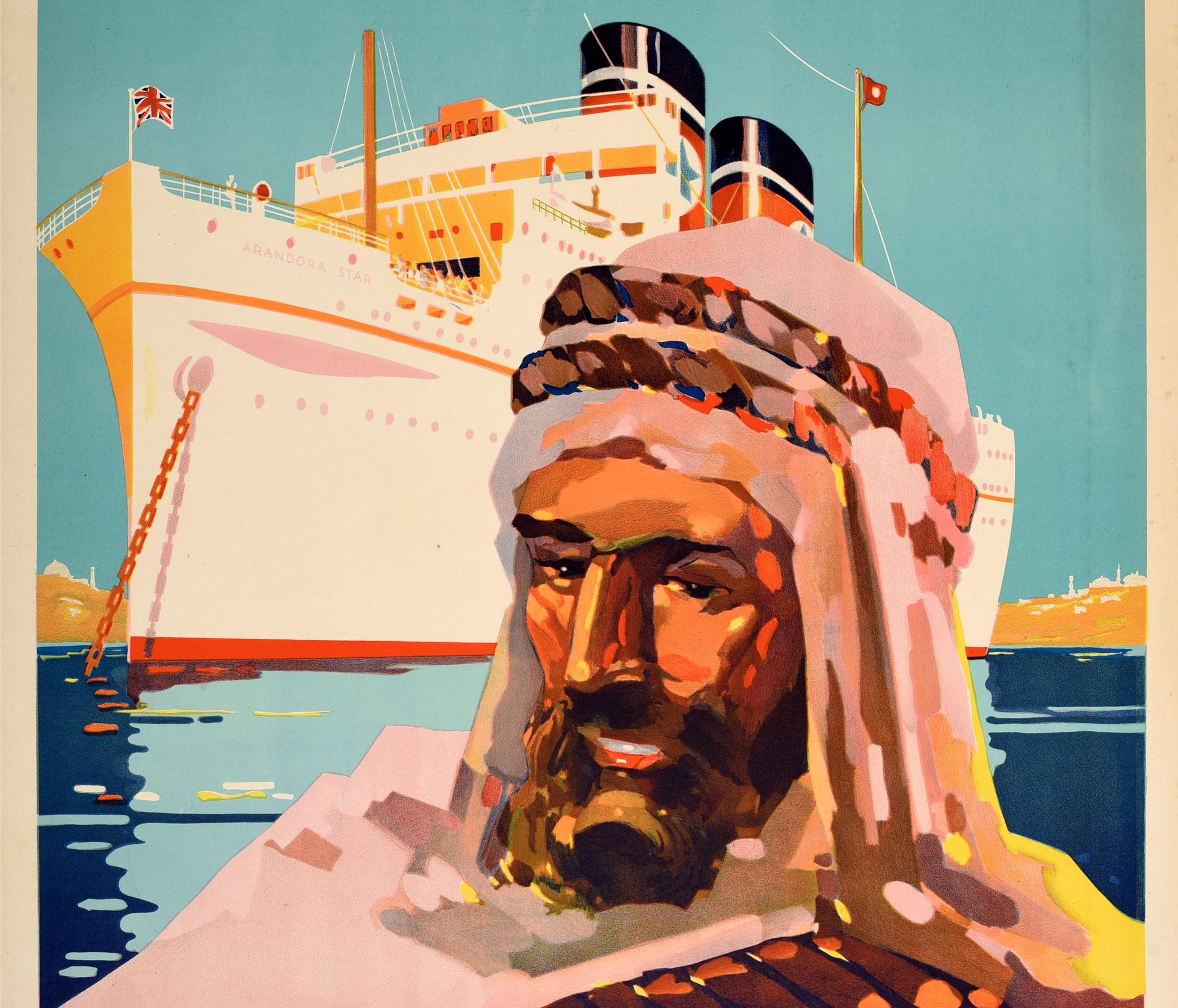 Original-Kreuzfahrt-Reiseplakat für Blue Star Line Mittelmeer-Kreuzfahrten auf der Queen of Cruising Liners Arandora Star mit einem farbenfrohen Bild eines Mannes vor einem Dampfschiff, das sich auf dem blauen Meer spiegelt, mit sichtbaren Gebäuden