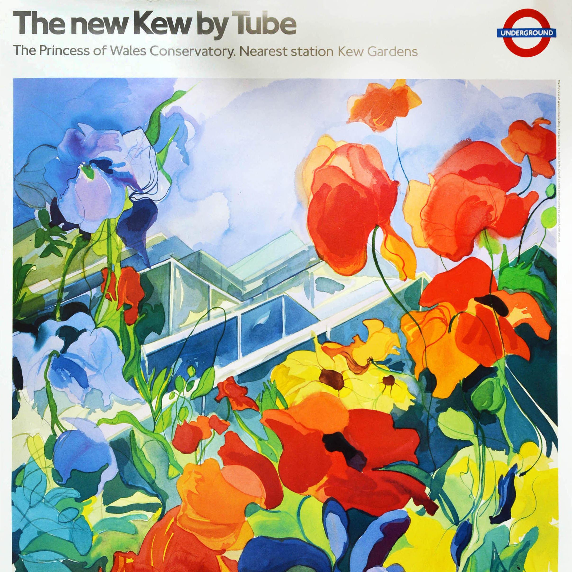 Poster vintage originale dei trasporti londinesi - The new Kew by Tube The Princess of Wales Conservatory nearest station Kew Gardens - con un disegno floreale colorato che include papaveri e fiori di iris in rosso, giallo, blu e verde davanti al
