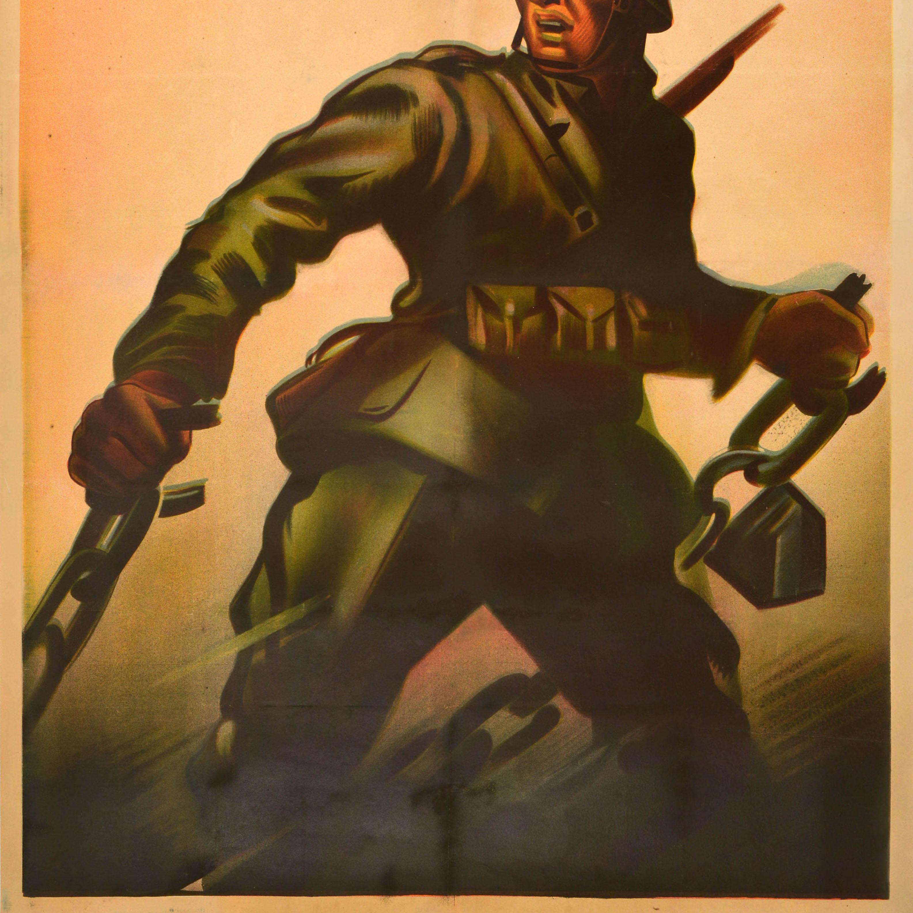 Original vintage Italian World War Two poster featuring a dynamic image of a soldier in uniform breaking a chain with the caption in red reading - l'Italia spezza le catene che la soffocano nel suo mare / Italy breaks the chains that suffocate her